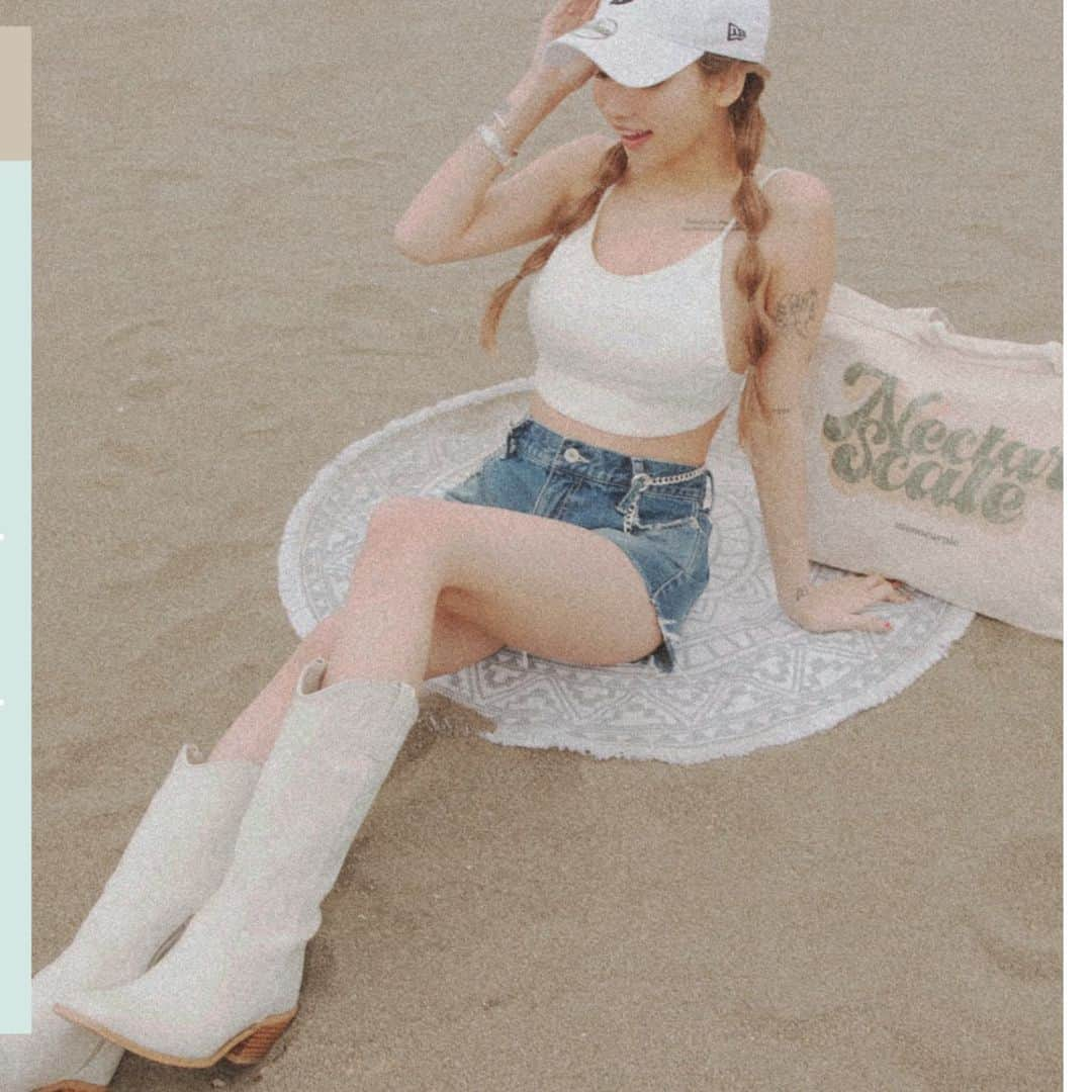 スパイラルガールさんのインスタグラム写真 - (スパイラルガールInstagram)「. 🌴Summer Resort Look feat PyunA.🌴 ⁡ この夏最高のバカンスに💭 みんなの憧れ、ぴょなちゃんが着こなす SPIRALGIRL 2023 SUMMER 始まる！ ⁡ ☑︎ウエストチェーンデニムショートパンツ ¥9,790(税込) ⁡ WEB：予約販売中 店舗：5月中旬入荷予定 ⁡ プロフィール(@spiralgirl_official)のURLからチェック #SPIRALGIRL @spiralgirl_official」4月28日 12時00分 - spiralgirl_official