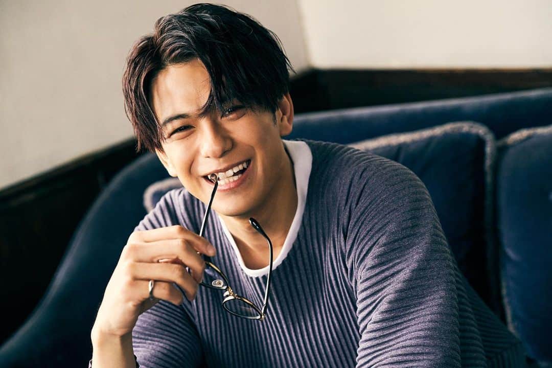 森崎ウィンのインスタグラム：「ぴあ連載「Aiming To Overseas」第97回 アルバム制作のウラバナシを話してます^^  今夜19:57〜から #うたコン 生放送です‼︎ Move out歌わせて頂きます‼︎ 見てねーーーー  #MORISAKIWIN #森崎ウィン」