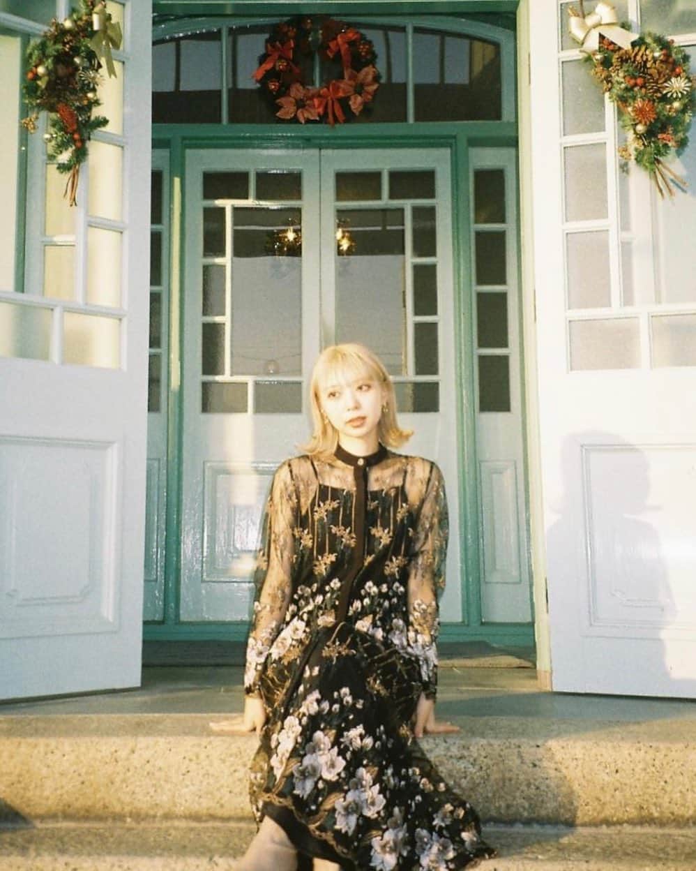 竹内アンナのインスタグラム：「ㅤㅤㅤㅤㅤㅤㅤㅤㅤㅤㅤㅤㅤ  25歳になりました！ これからもみんながワクワクする音楽を作るのと、 信じられないくらい大きいクロワッサンを カフェラテにディップしにパリへ行きたいです。 ㅤㅤㅤㅤㅤㅤㅤㅤㅤㅤㅤㅤㅤ このあとのBDライブ 「NICO NICO☺︎PARTY」も宜しくね🦋」