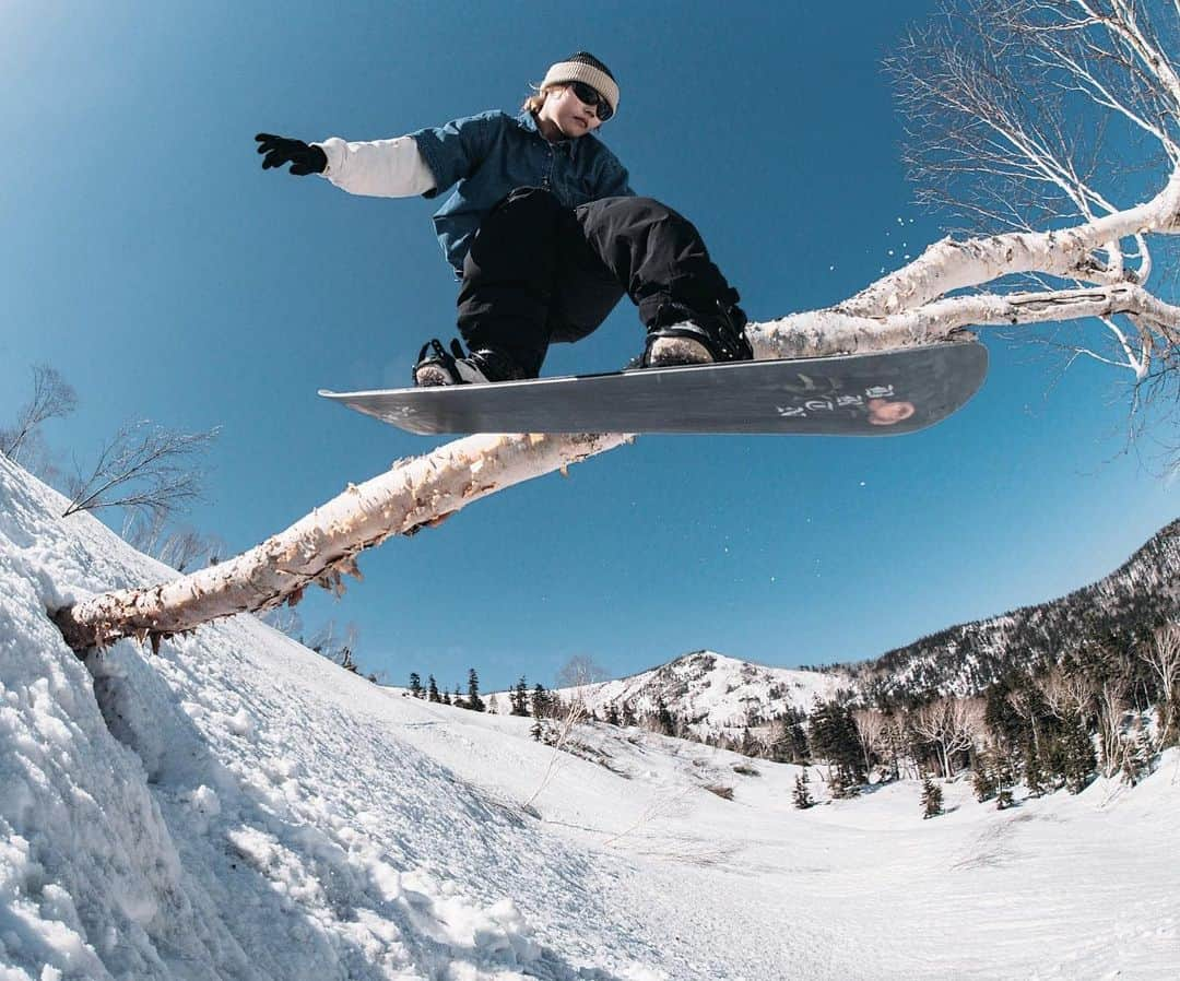 村瀬心椛のインスタグラム：「🖼🎨 photo @nissy.ph   @monsterenergy @oakley @oakleysnowboarding @murasakisports_official @tateyamakings @gallium_wax」