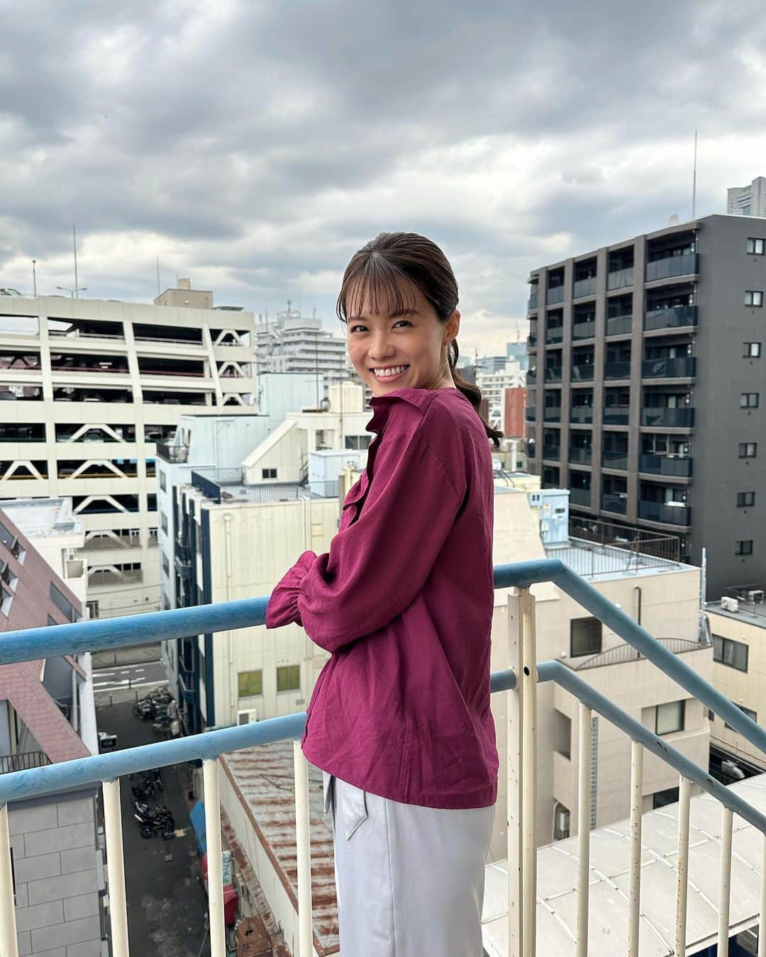 志田彩良のインスタグラム：「📢 今夜23時〜 「ホスト相続しちゃいました」第2話放送です。 是非ご覧下さい。  写真は本日の撮影のオフショットです🦙」