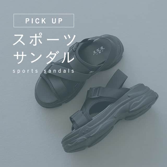 アウトレットシューズのインスタグラム：「【おすすめスポーツサンダル紹介 】 ぜひGETしていただきたい🤍 今回は人気のおすすめスポーツサンダルをご紹介✨  スポーツサンダルは、足をホールドするストラップや、 フィット感を高めるベルトなどをそなえたレジャー向きですよね！ 人気も高く、街履きとしても映えるおしゃれアイテムです👌  通常のサンダルと比べてソールに厚みがあるモノが多く、 軽量で歩きやすいのが特徴🕊☀  そこで今回は、当店がおすすめするパンプスをピックアップ。 デザイン、サイズも豊富に取り揃えているので ぜひチェックしてみてください🥰  ﹍﹍﹍﹍﹍﹍﹍﹍﹍﹍﹍﹍﹍﹍﹍﹍﹍﹍﹍﹍﹍﹍  すっきり厚底スポーツサンダル ￥4,299(税込) 品番⁣：25021 ﹍﹍﹍﹍﹍﹍﹍﹍﹍﹍﹍﹍﹍﹍﹍﹍﹍﹍﹍﹍﹍﹍   厚底 スポーツサンダル ￥4,299(税込) 品番⁣：25024 ﹍﹍﹍﹍﹍﹍﹍﹍﹍﹍﹍﹍﹍﹍﹍﹍﹍﹍﹍﹍﹍﹍  ベルクロ スポーツサンダル ￥2,699(税込) 品番⁣：22101 ﹍﹍﹍﹍﹍﹍﹍﹍﹍﹍﹍﹍﹍﹍﹍﹍﹍﹍﹍﹍﹍﹍   ボリュームストラップ 厚底スポーツサンダル ￥4,299(税込) 品番⁣：24021 ﹍﹍﹍﹍﹍﹍﹍﹍﹍﹍﹍﹍﹍﹍﹍﹍﹍﹍﹍﹍﹍﹍  厚底スポーツサンダル ￥3,999(税込) 品番⁣：26473  ﹍﹍﹍﹍﹍﹍﹍﹍﹍﹍﹍﹍﹍﹍﹍﹍﹍﹍﹍﹍﹍﹍  🔖 ¦ wellegを履いた日は #welleg つけて投稿🤍  掲載アイテムは画像をTAPして 商品タグからご覧いただけます⁣🛒𓈒𓏸 お問い合わせ等はDMに✉️  ᝰ✍🏻もしくはプロフィールURLを✔︎ ⇢ @welleg_shoes ﹍﹍﹍﹍﹍﹍﹍﹍﹍﹍﹍﹍﹍﹍﹍﹍﹍﹍﹍﹍﹍﹍  #welleg #ウェレッグ #menue #メヌエ #ファッション #靴 #fashion #スポーツサンダル #サンダルコーデ #プチプラ #プチプラファッション #プチプラシューズ #足元コーデ #大人カジュアル #シンプルコーデ  #カジュアルコーデ #春コーデ」