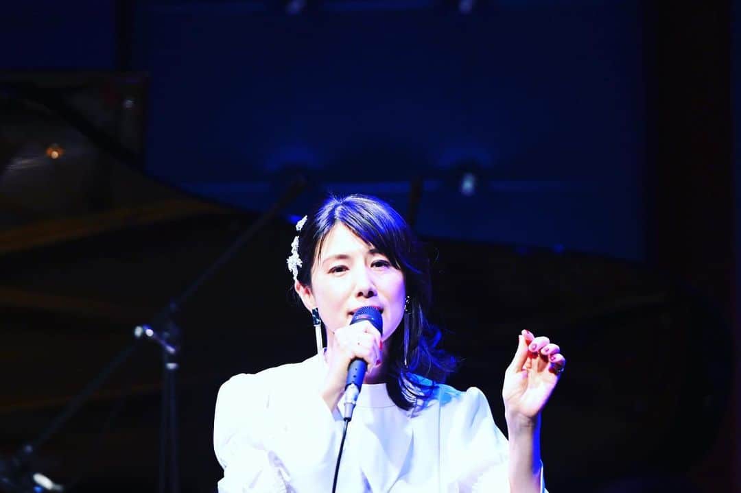 中江有里のインスタグラム：「2023年7月16日（日）ライブ開催します。  一般予約は4月26日14時から。 jzbrat（Tel&Web）にて。2回公演。 私が書き下ろした物語の朗読と、歌で奏でるライブです。  JZBrat  03-5728-0168（平日14:00〜21:00）  https://t.co/DHvG2h8ykl  ストーリーズ、ハイライトにリンクを貼りました。  #中江有里」