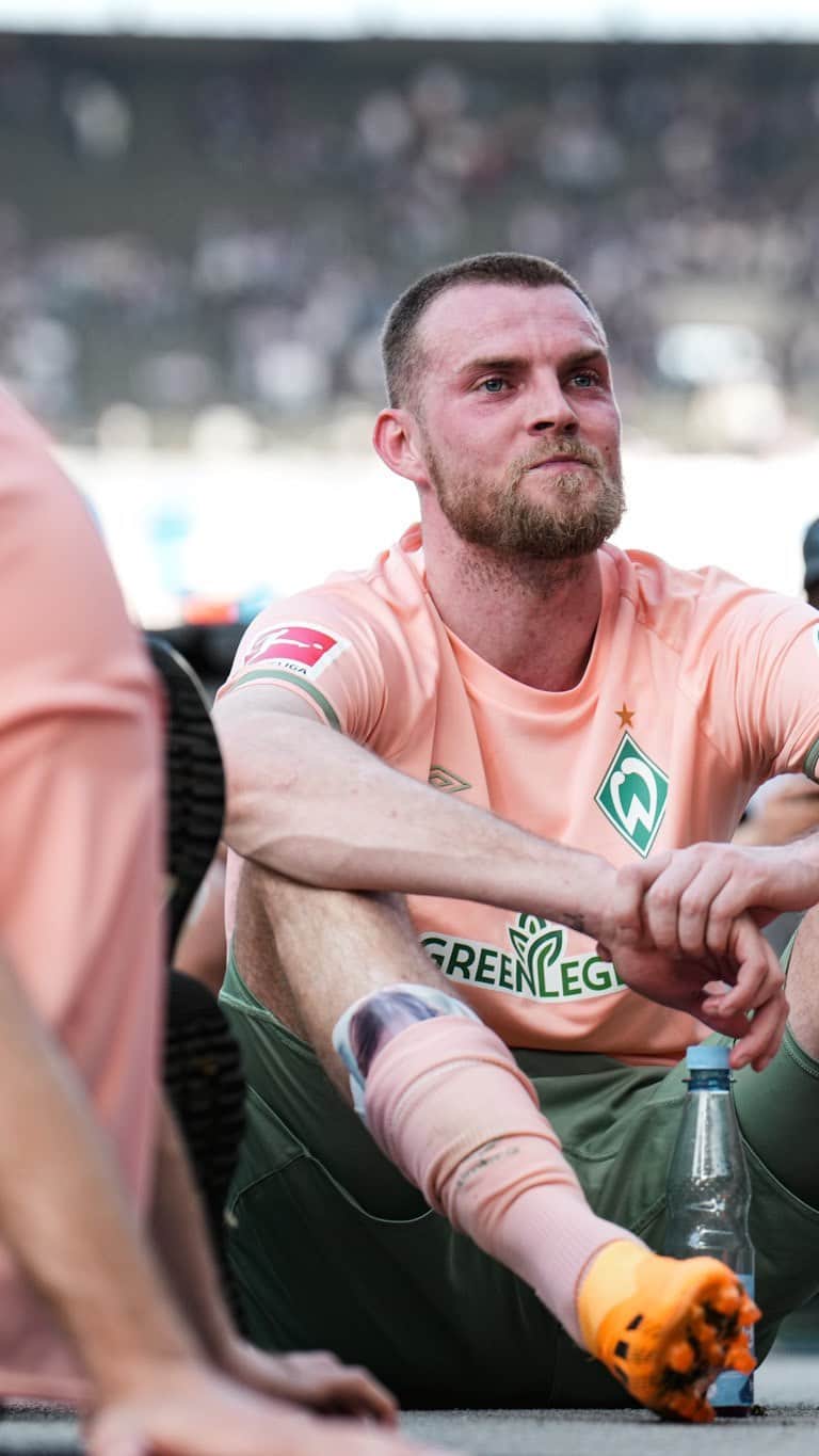 のインスタグラム：「Ein Hattrick so schön wie dieser Ohrwurm: #Ducksch IS ON FIRE! 🔥✋😛🤚 ___ #werder #bremen #svw #llgw #bscsvw」