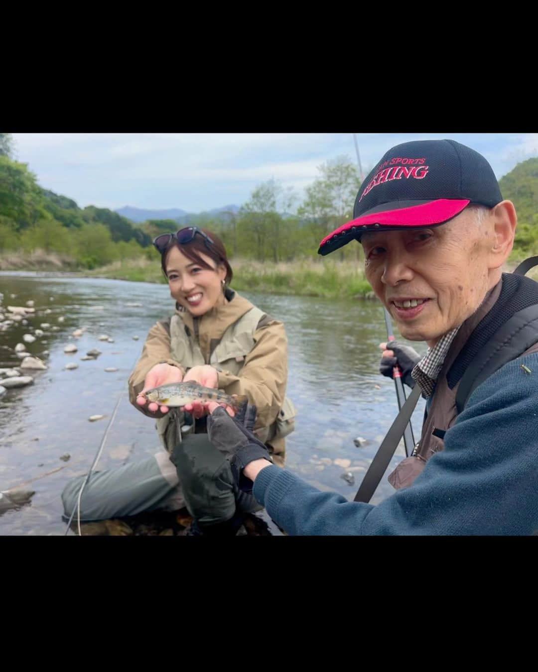 岡田万里奈さんのインスタグラム写真 - (岡田万里奈Instagram)「. . . . でぶっちょヤマメさん🤭 . 桂川の支流で釣れました！ 4時間で3匹、とてもスムーズなロケでびっくり。笑 . 相吉さんとは、コロナで会えず4年ぶりの再会。 89歳で川に入るスーパーおじいちゃんです！ 90歳でまた一緒に釣りしましょうと約束しました🌸 . . . #日刊スポーツ #桂川 #柳川 #ヤマメ #渓流 #渓流釣り #フライフィッシング #フライフィッシング女子  #flyfishing #flyfishingjunkie #flyfishinglife #flyfishinglifestyle #trout #troutfishing  #troutfly #troutflyfishing #catchandrelease  #orvis #cfo #asquith #gloomis #ladyangler」4月25日 19時20分 - lovendor_okamari