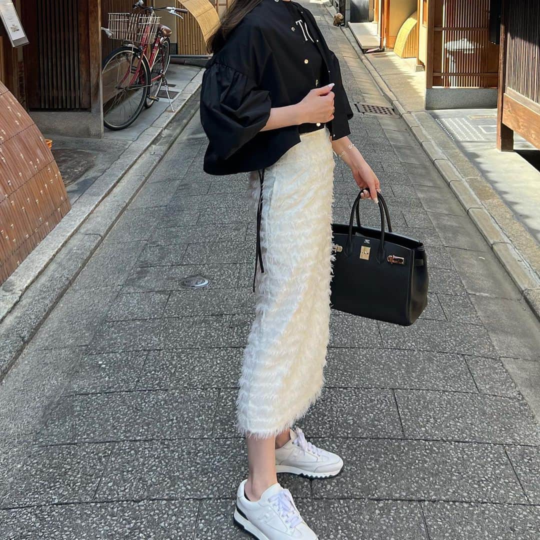 yuukii.iさんのインスタグラム写真 - (yuukii.iInstagram)「沢山食べて沢山歩いた休日♡ @gypsohila.jpn のスカートに ブルゾン合わせてたお客様コーデが可愛いくて 真似っこ🥰🙌」4月25日 19時12分 - yuukii.i
