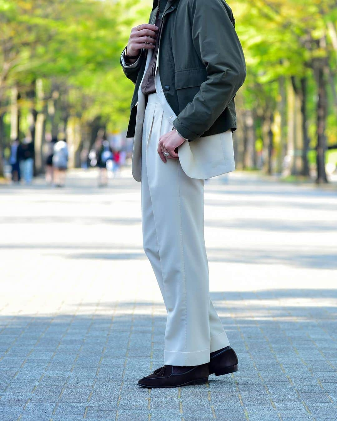 福島雄介さんのインスタグラム写真 - (福島雄介Instagram)「. . A style that matches a suit with a barbour. Wear a casual linen shirt as an inner layer... . . 別注のリネンシャツにスーツを合わせてバブアーを。 . .  Glasses- @guepard_jp  Blouson- @barbour  Suit- @ring_jacket  Shirt- @massimo.daugusto  Shoes- @baudoinlange  Acc- @hermes @adawat_n_tuareg @givenchy  Watch- @piaget  . . #barbour #spey #military #suit #suitstyle #fashion #ootd #mensfashion #glasses #menstyle #vintagejewelry #ootdfashion #menswear #vintagewatch」4月25日 19時16分 - yusuke_tiamo_fukushima