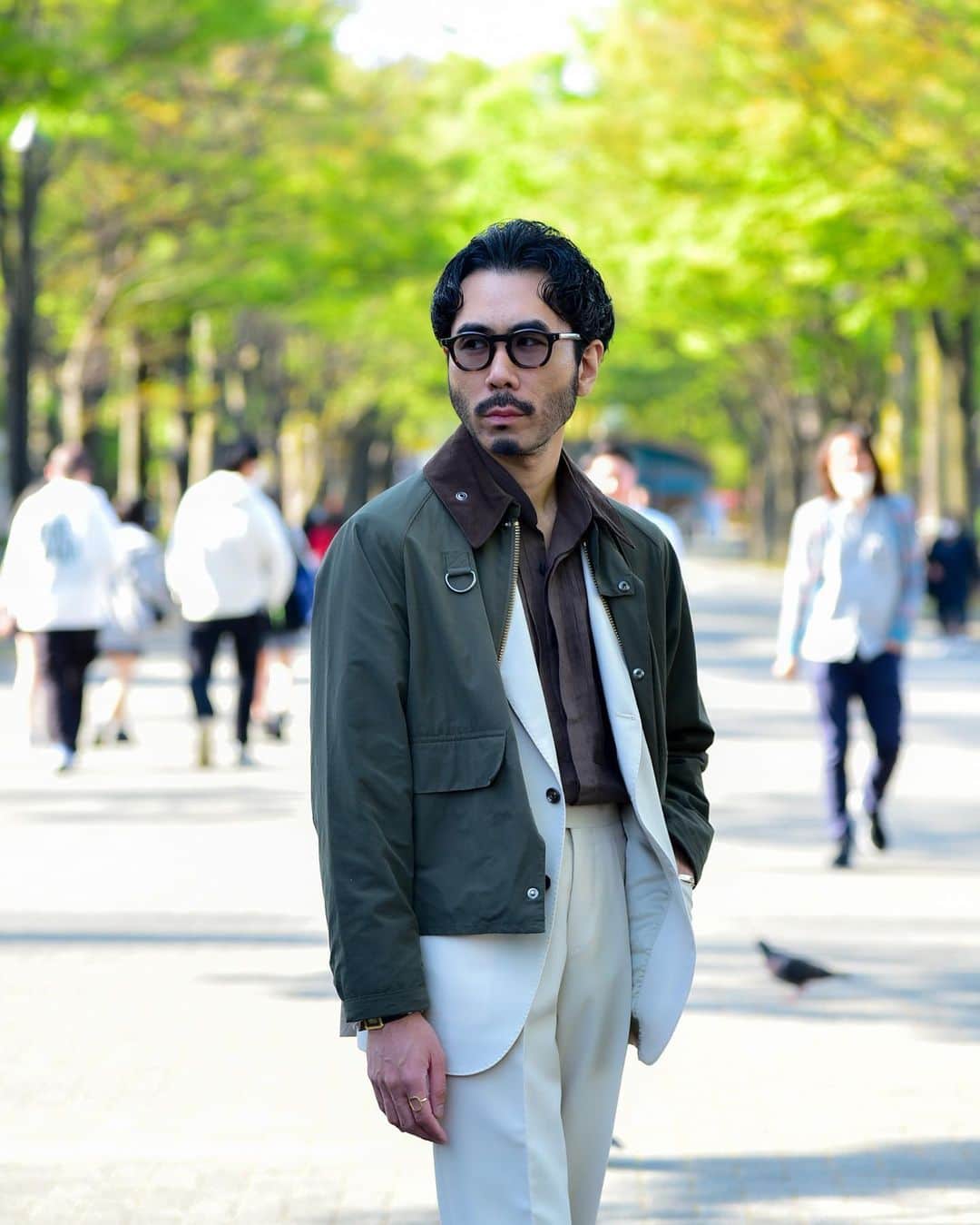 のインスタグラム：「. . A style that matches a suit with a barbour. Wear a casual linen shirt as an inner layer... . . 別注のリネンシャツにスーツを合わせてバブアーを。 . .  Glasses- @guepard_jp  Blouson- @barbour  Suit- @ring_jacket  Shirt- @massimo.daugusto  Shoes- @baudoinlange  Acc- @hermes @adawat_n_tuareg @givenchy  Watch- @piaget  . . #barbour #spey #military #suit #suitstyle #fashion #ootd #mensfashion #glasses #menstyle #vintagejewelry #ootdfashion #menswear #vintagewatch」