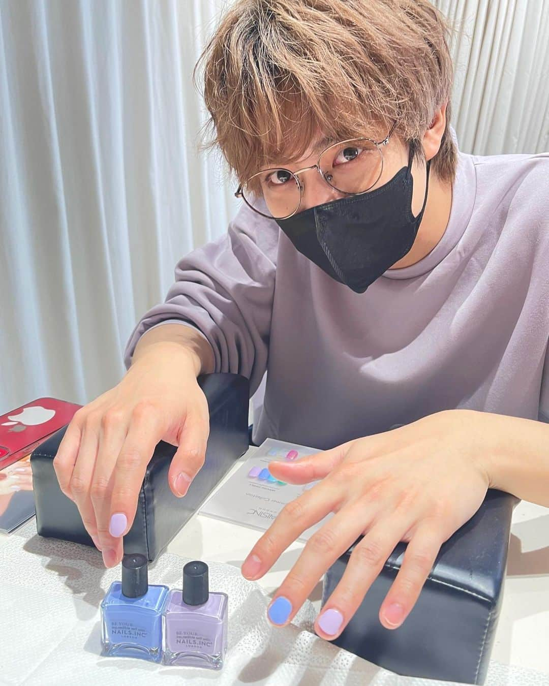 橋本裕太さんのインスタグラム写真 - (橋本裕太Instagram)「NAILS INCの新作展示会に行ってきましたーー メンズのネイル人口増えてきてるよね！  僕は試しに淡い紫と青塗ってもらいました〜」4月25日 19時21分 - yuta_gram