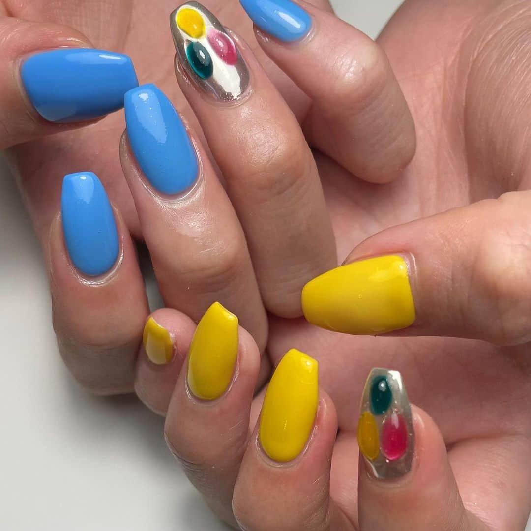 青海ひな乃さんのインスタグラム写真 - (青海ひな乃Instagram)「New nail💙💛 . . . #ネイル #ネイルデザイン」4月25日 19時23分 - aoumi_00
