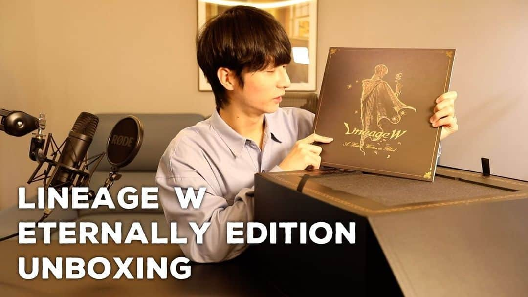 チョン・ソンハのインスタグラム：「#광고 Lineage W Eternally Edition Unboxing  리니지W와 함께 진행한 LP 굿즈의 언박싱 영상이 서브채널에 업로드 되었습니다!  #LineageW #SunghaJung #Game #NCSOFT #Unboxing #Goods #LP #리니지W #정성하 #언박싱 #굿즈  @ncsoft.official」