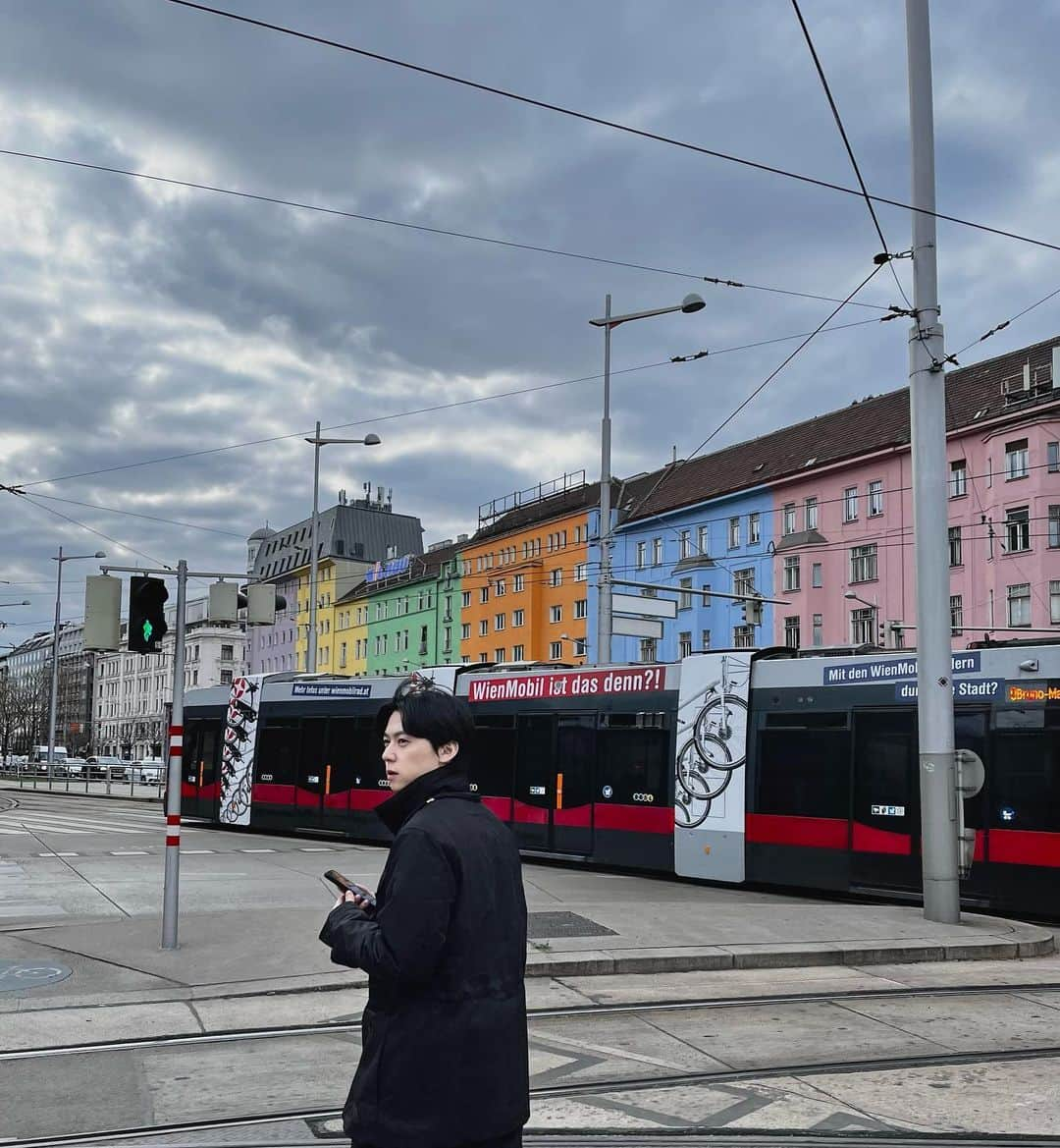 インソクのインスタグラム：「🇦🇹vienna 유럽의 봄은 언제 오려나..🥶  #vienna #austria #wien #austriagram #🇦🇹 #비엔나여행 #비엔나 #오스트리아 #유럽여행 #비엔나스냅 #신혼여행중」