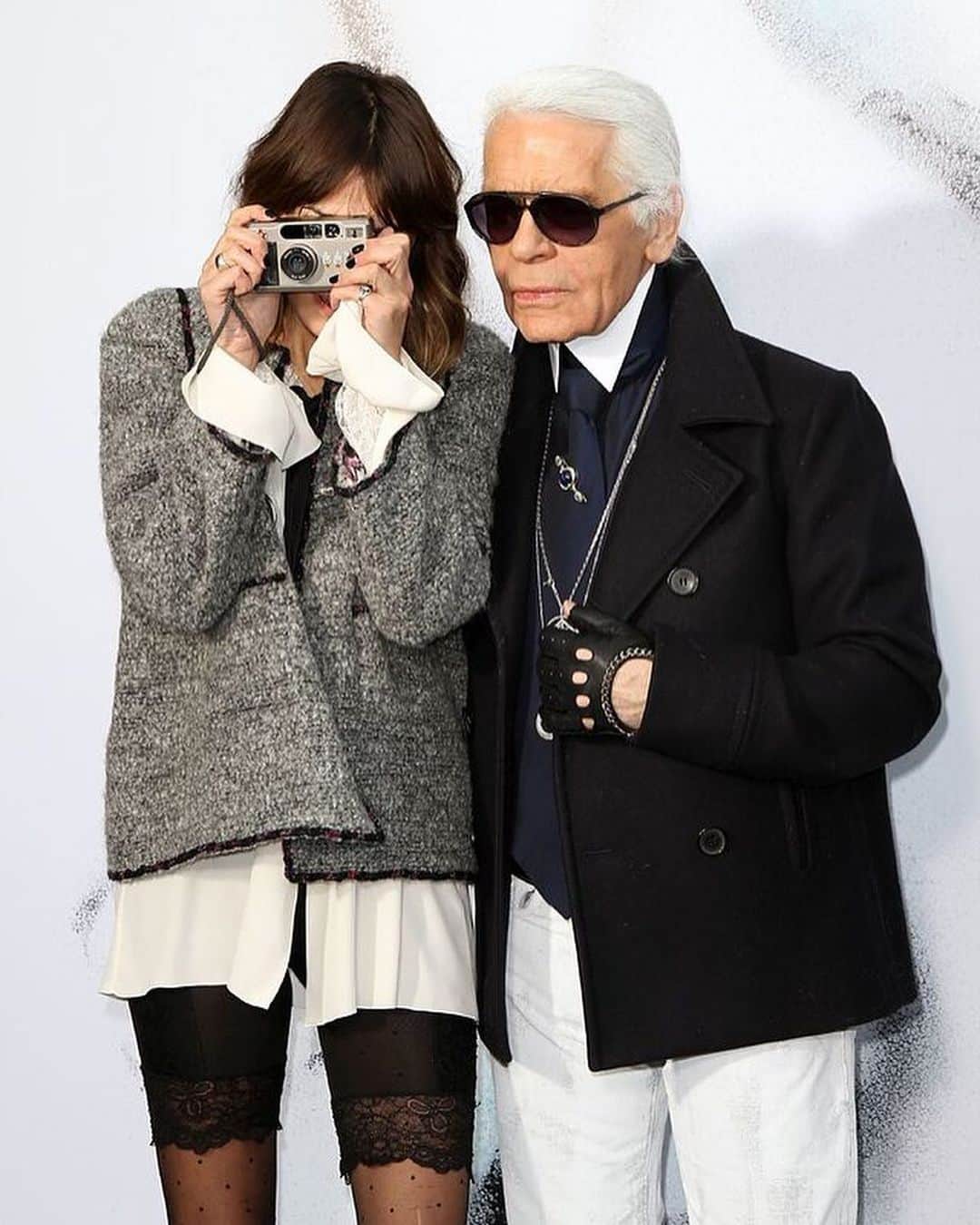 アレクサ・チャンさんのインスタグラム写真 - (アレクサ・チャンInstagram)「Karl took this portrait in 3 clicks. I was lucky enough to interview him a couple of times and linger at the atelier as he worked. Obviously he was phenomenally clever and I cringe thinking about the basic questions I must’ve asked him, but the thing people often overlook is that he was FUNNY.」4月25日 19時39分 - alexachung