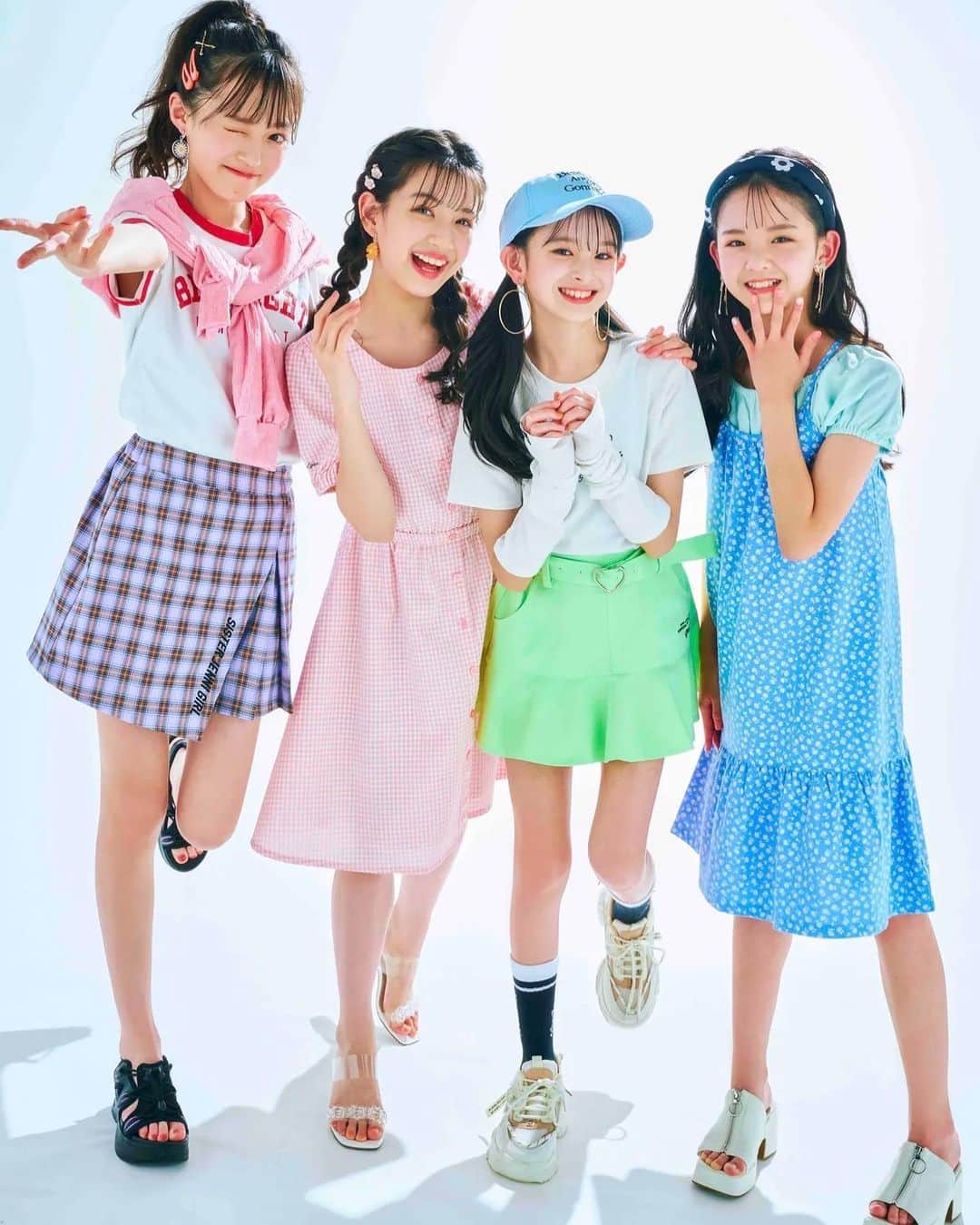 ニコ☆プチのインスタグラム：「💖🌈✨  年に一度のプチ㋲になれるビッグチャンス‼︎❤️‍🔥 「ニコ☆プチモデルオーディション」の募集が 今年もスタート🙌🏻❕  ニコ☆プチで新しい自分を見つけよう✨😘✨ くわしくは発売中のニコ☆プチ6月号をチェック📚💭  みんなの応募を待ってるよーーーー🍀🌟  📸Photo by @ogawaken59  👗Stylist Maeda Ryoko 💄Hair & Make @ai.ichioka  👧🏻Models @sekiya_iori_official @suiko__kawase Suenaga Hinata @risa_yamakoshi_official   #ニコプチ #ニコプチモデルオーディション #小学生 #モデル #キッズモデル #オーディション #関屋伊織 #川瀬翠子 #末永ひなた #山腰理紗」