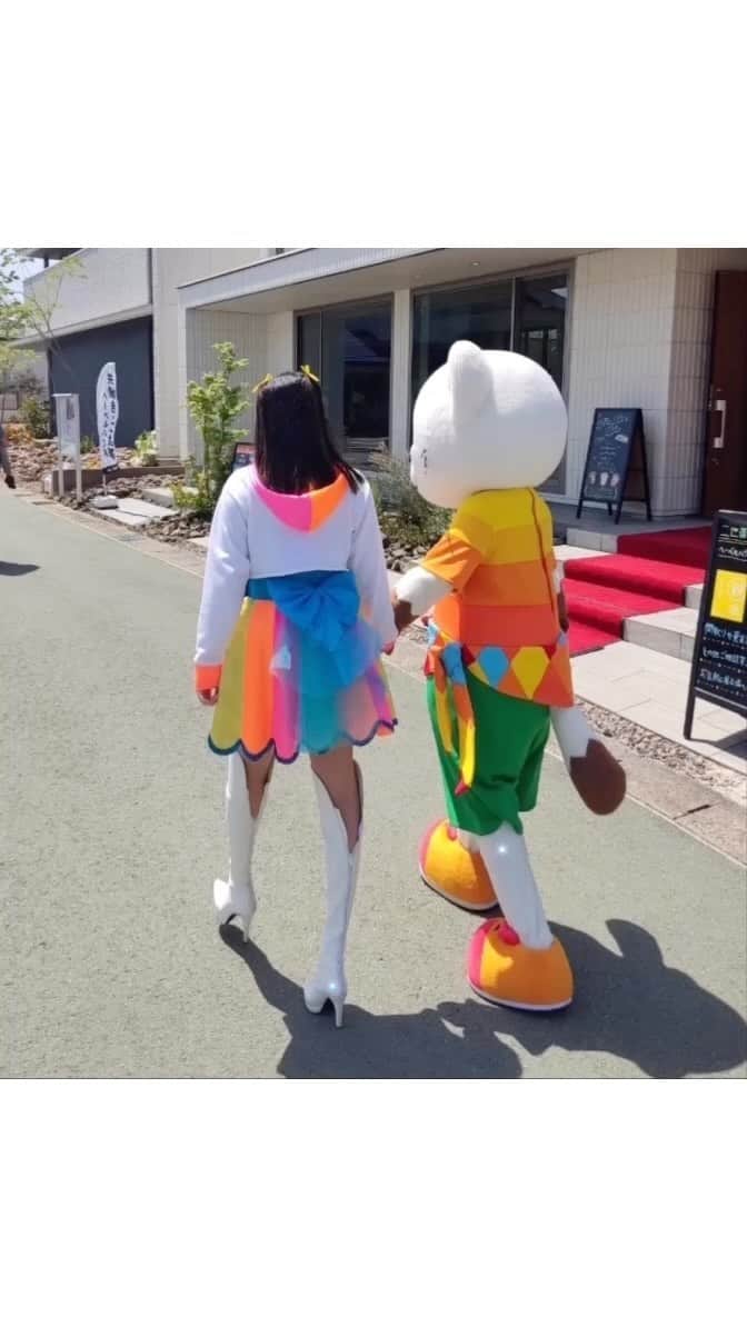 江頭ひなたさんのインスタグラム動画 - (江頭ひなたInstagram)「沢山のお友だちが、ルークとギューしてくれたり💕ハイタッチしてくれたよ！！」4月25日 19時42分 - hinataeto