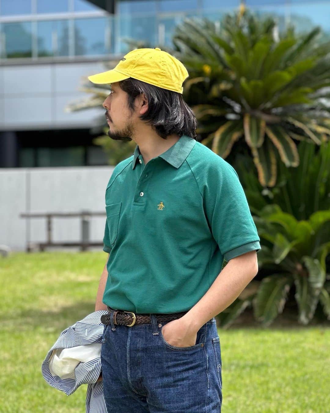 のインスタグラム：「・ BEAMS PLUS RECOMMEND.  < MUNSINGWEAR × BEAMS PLUS >  "GOLF SHIRT "  A mesh belt carefully woven with Italian cowhide. Leather that increases in texture the more you use it. The items that the staff has been using for about 10 years have aged and become glossy, and the mesh has been tightened and the belt width has become thinner.  --------------------------------------------  目を惹く"MUNSINGWEAR"のゴルフシャツはビームスプラスの別注アイテム。発色の良いカラーリングとリラックスしたフィッティングがポイント。ゴルフのスイングを考慮した右胸ポケットや、クラシックな刺繍も魅力。  @munsingwear_jp @munsingwear_penguin  @beams_plus_harajuku @beams_plus_yurakucho #munsingwear #beamsplus」