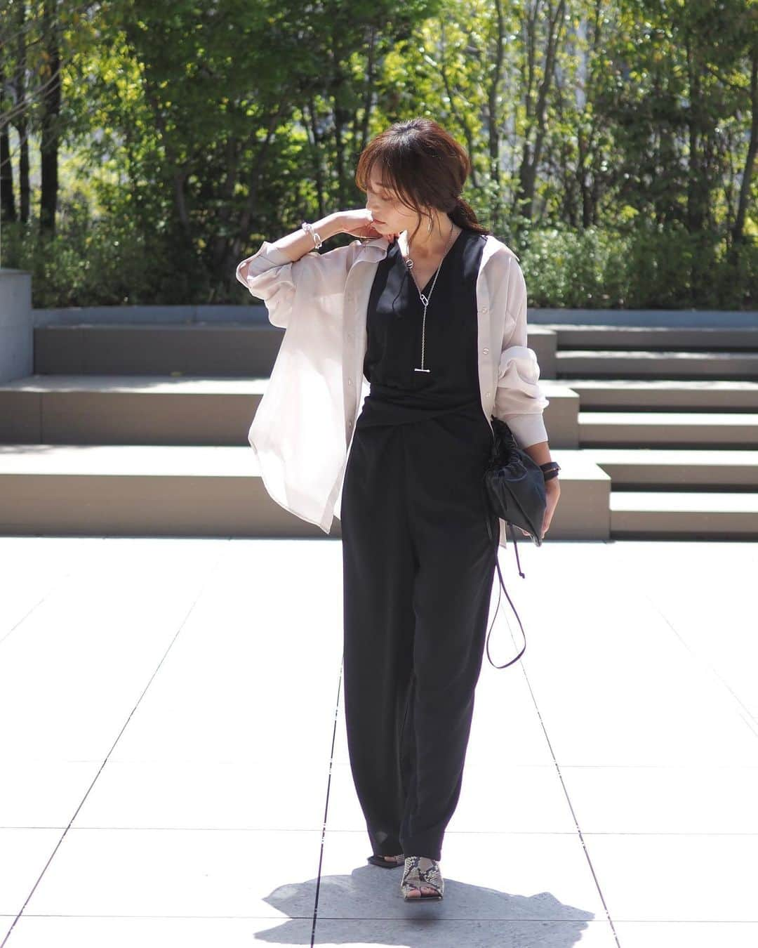 yoko178loveさんのインスタグラム写真 - (yoko178loveInstagram)「#coordinate  オールインワンにシアーシャツで カジュアルコーデ✨  オールインワンは フロントクロスデザインだから お腹周りの色々が気にならないの🤫 透け感のシアーシャツ合わせが 今年らしいバランス🙌  all-in-one、shirt @reedit_official  ✔︎Re:EDIT8周年記念 4/25 12:00～5/1 11:59 8周年記念特別クーポン実施中✨  #reedit #リエディ #リエディスタ#エシカルファッション #サステナブル #SDGs #タイアップ#春コーデ #春服 #春服コーデ #骨格ナチュラル #イエベコーデ #大人カジュアル」4月25日 19時55分 - yoko178love