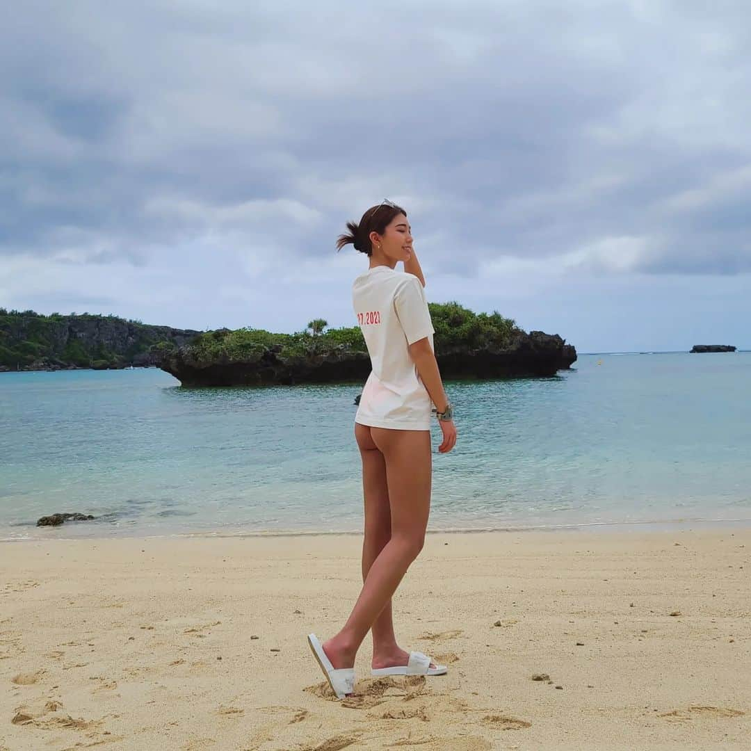 成沢紫音さんのインスタグラム写真 - (成沢紫音Instagram)「初の沖縄🌴🌺✈⁡ ⁡.⁡ ずっと楽しみにしててやっと来れた🥰⁡ ⁡.⁡ ⁡残りも楽しむ✊🏻´‐🖤⁡ ⁡.⁡ ⁡.⁡  #沖縄  #沖縄旅行 #沖縄本島 #海  #万座 #万座ビーチ #humanmade  #beach  #沖縄観光オススメ  #ビキニ  #🌺🌴🐠」4月25日 19時55分 - onchan4031