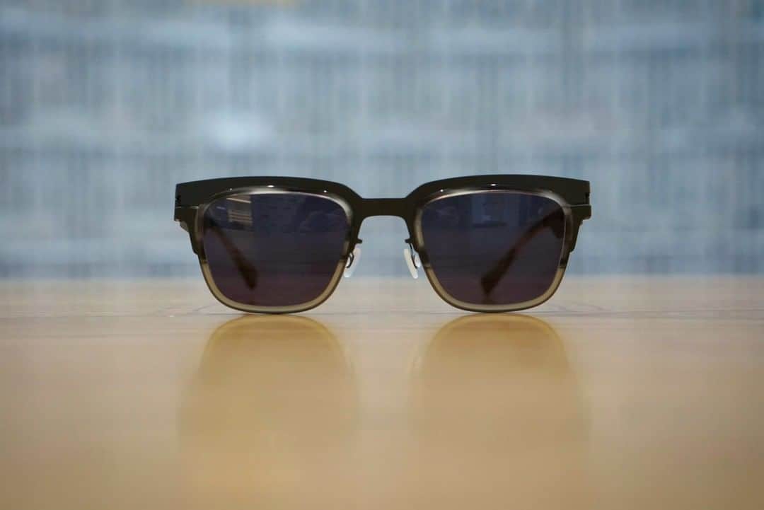 MYKITA SHOP TOKYOのインスタグラム：「【MYKITA ACETATE Collection "RAYMOND Storm Grey/Striped Grey Gradient"】  ステンレスとアセテートを組み合わせた、MYKITAならではのデザインを持つMYYKITA ACETATE Collectionの新作モデル”RAYMOND”です。 今回から登場したACETATEの新色Striped Grey GradientのマーブルカラーがステンレスのStorm Greyと程よく馴染み、他にはない斬新なデザインのサングラスとなっております。  MYKITA ACETATE Collection "RAYMOND Storm Grey/Striped Grey Gradient”  The new model "RAYMOND" from the MYKITA ACETATE Collection combines stainless steel and acetate in a design unique to MYKITA. The marble color of the new ACETATE color Striped Grey Gradient blends well with the stainless steel Storm Grey , creating a unique and innovative design.  #mykita  #mykitasunglasses  #sunglasses  #sunglassesfashion  #マイキータ  #サングラス」
