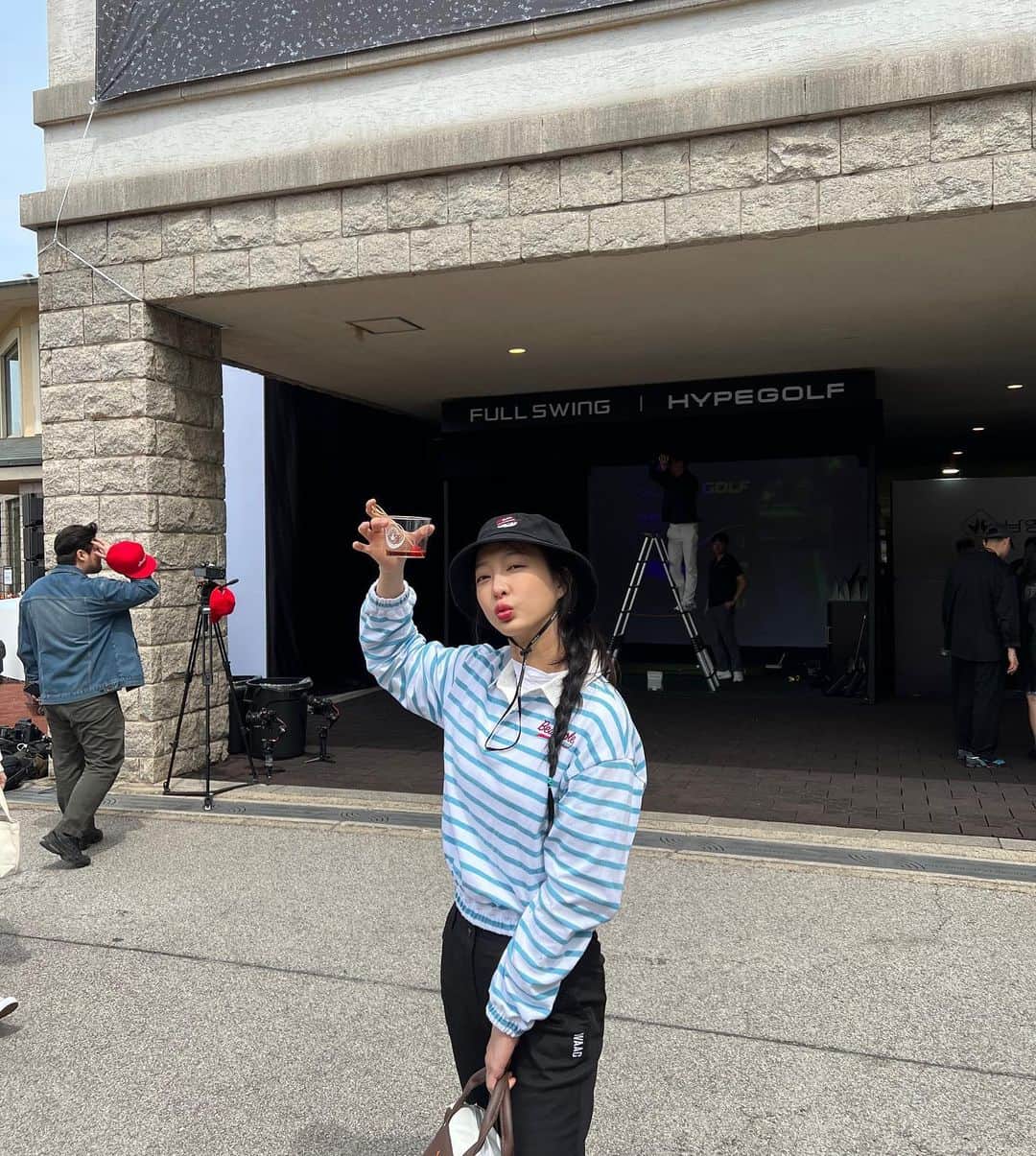 ヘリンさんのインスタグラム写真 - (ヘリンInstagram)「행복한 날씨에 좋은사람들과 좋은만남 좋은공간 행복합시당 ! ❤️ @hypegolfkorea 🫶」4月25日 19時50分 - hyeliniseo