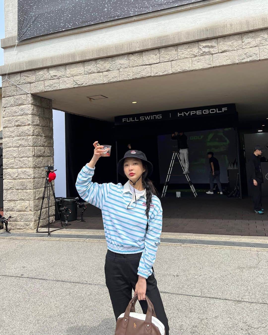 ヘリンのインスタグラム：「행복한 날씨에 좋은사람들과 좋은만남 좋은공간 행복합시당 ! ❤️ @hypegolfkorea 🫶」