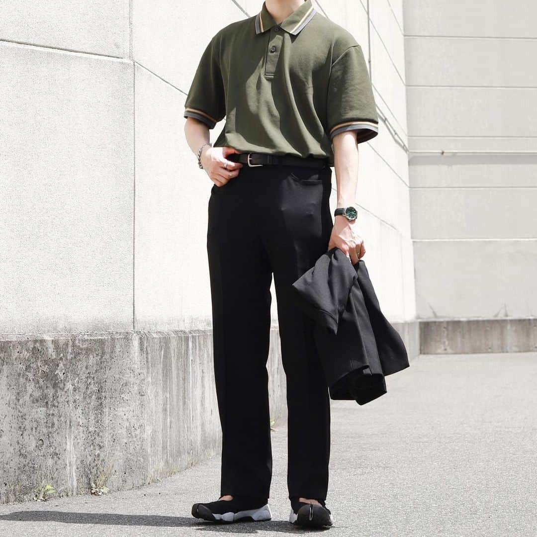 ひっちさんのインスタグラム写真 - (ひっちInstagram)「◀︎他投稿はこちら UNIQLO激推し夏服 ⁡ ⁡ ⁡ この投稿を【保存】しておくと 後でも見返せるのでオススメです 🏷 ⁡ ⁡ ⁡ ⁡ アイテムやコーデの質問等も 気軽にコメント、DMしてね✌︎☺︎︎ ⁡ ⁡ □◼︎ ＿＿＿＿＿＿＿＿＿＿＿＿ ⁡ 他投稿はこちらから🔖 .· 👉 @hicchiwear  ⁡ □◼︎ ＿＿＿＿＿＿＿＿＿＿＿＿  #UNIQLO新作 #ユニクロ新作 #デニムパンツ  #夏服購入品  #高見えメンズ服 # #メンズファッション #メンズコーデ #ディズニーコーデ #ユニバコーデ  #春コーデ #シミラールック #シミラールックコーデ #ペアコーデ  #シンプルコーデ #垢抜けコーデ  #20代コーデ #30代コーデ #垢抜けの方法 #30代ファッション #夏メンズ服 #夏メンズコーデ #春服 #ユニクロメンズコーデ #GUコーデ #GUメンズ #GUメンズコーデ #ユニクロコーデ #GUコーデ部 #高見えコーデ v」4月25日 20時04分 - hicchiwear