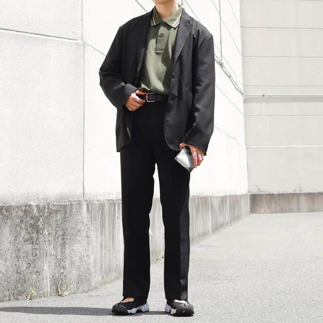 ひっちさんのインスタグラム写真 - (ひっちInstagram)「◀︎他投稿はこちら UNIQLO激推し夏服 ⁡ ⁡ ⁡ この投稿を【保存】しておくと 後でも見返せるのでオススメです 🏷 ⁡ ⁡ ⁡ ⁡ アイテムやコーデの質問等も 気軽にコメント、DMしてね✌︎☺︎︎ ⁡ ⁡ □◼︎ ＿＿＿＿＿＿＿＿＿＿＿＿ ⁡ 他投稿はこちらから🔖 .· 👉 @hicchiwear  ⁡ □◼︎ ＿＿＿＿＿＿＿＿＿＿＿＿  #UNIQLO新作 #ユニクロ新作 #デニムパンツ  #夏服購入品  #高見えメンズ服 # #メンズファッション #メンズコーデ #ディズニーコーデ #ユニバコーデ  #春コーデ #シミラールック #シミラールックコーデ #ペアコーデ  #シンプルコーデ #垢抜けコーデ  #20代コーデ #30代コーデ #垢抜けの方法 #30代ファッション #夏メンズ服 #夏メンズコーデ #春服 #ユニクロメンズコーデ #GUコーデ #GUメンズ #GUメンズコーデ #ユニクロコーデ #GUコーデ部 #高見えコーデ v」4月25日 20時04分 - hicchiwear