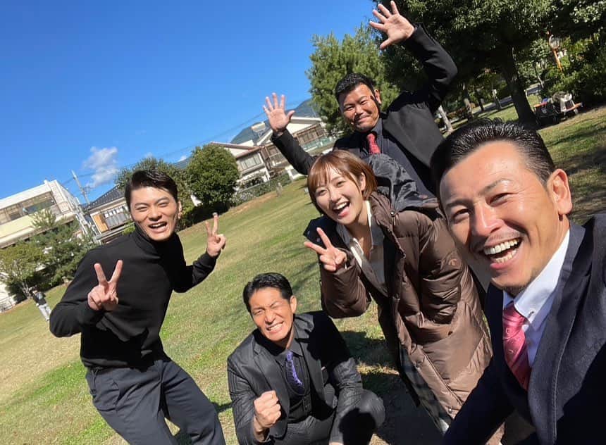 のインスタグラム：「日本統一外伝 山崎一門7  〜小さな恋のヤマザキ〜 DVD本日発売です！ぜひ。 オフショット🎀 とても優しい皆さん✨笑 ありがとうございました！ #目の前にお兄さん達全員集合した時怖くて足震えた」