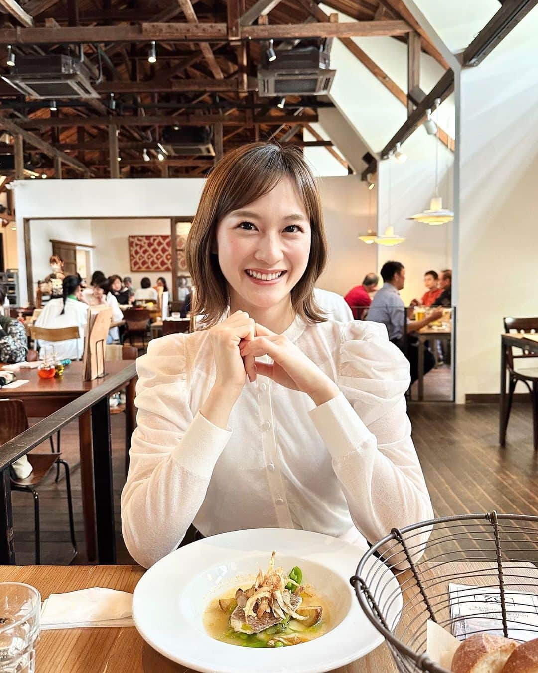 中野瑞希のインスタグラム：「. 友達とのランチ🍴🤍 魚のお料理も美味しかったけど、 デザートのバナナ味のパンナコッタが好きだった♡ 次はお肉が食べたいなぁ〜 . . #mokichifoodsgarden#mokichi#lunch#モキチフーズガーデン#モキチ#茅ヶ崎#茅ヶ崎ランチ#湘南ランチ#ランチ巡り#時差投稿#茅ヶ崎グルメ#茅ヶ崎グルメ巡り#湘南グルメ」