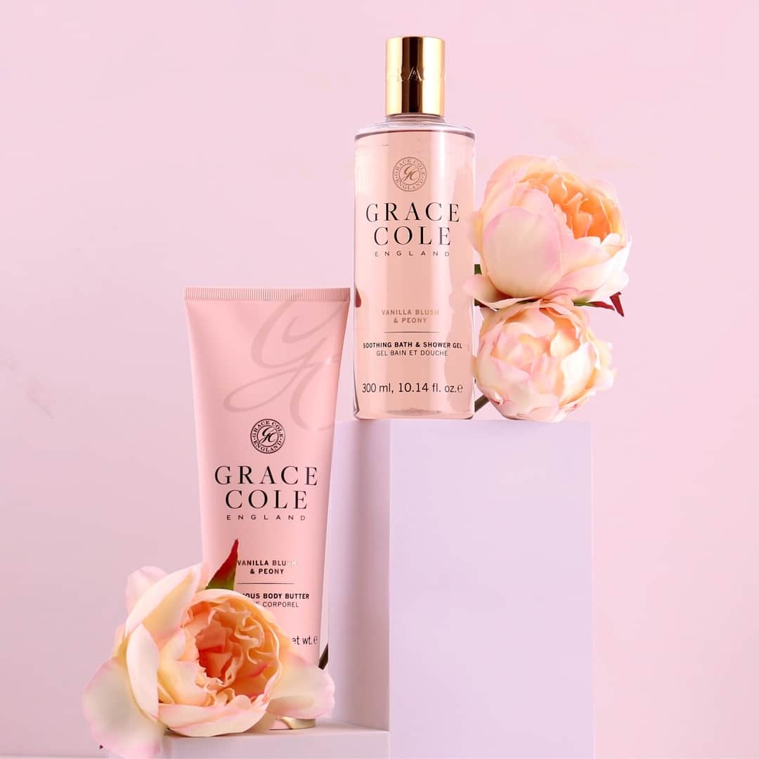 Grace Coleさんのインスタグラム写真 - (Grace ColeInstagram)「Peonies, please! 🌸⁠ ⁠ Vanilla Blush & Peony is a comforting & calming combination of pretty florals of Jasmine and Peony with a luxurious heart of warming Vanilla complemented by a sensual and inviting woody base 🪵⁠ ⁠ Tap to shop the scent from £6 and get a FREE body ball with your order 🛒」4月25日 20時01分 - gracecoleltd