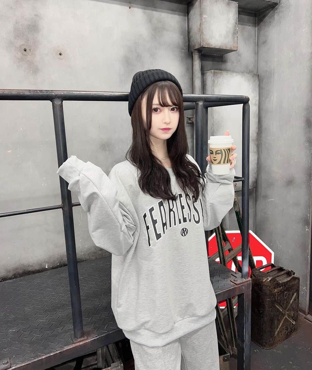 山本望叶のインスタグラム：「セレクトショップM hearts新作追加されました♡ このスウェット、生地薄めで涼しく着られるからお気に入り！」