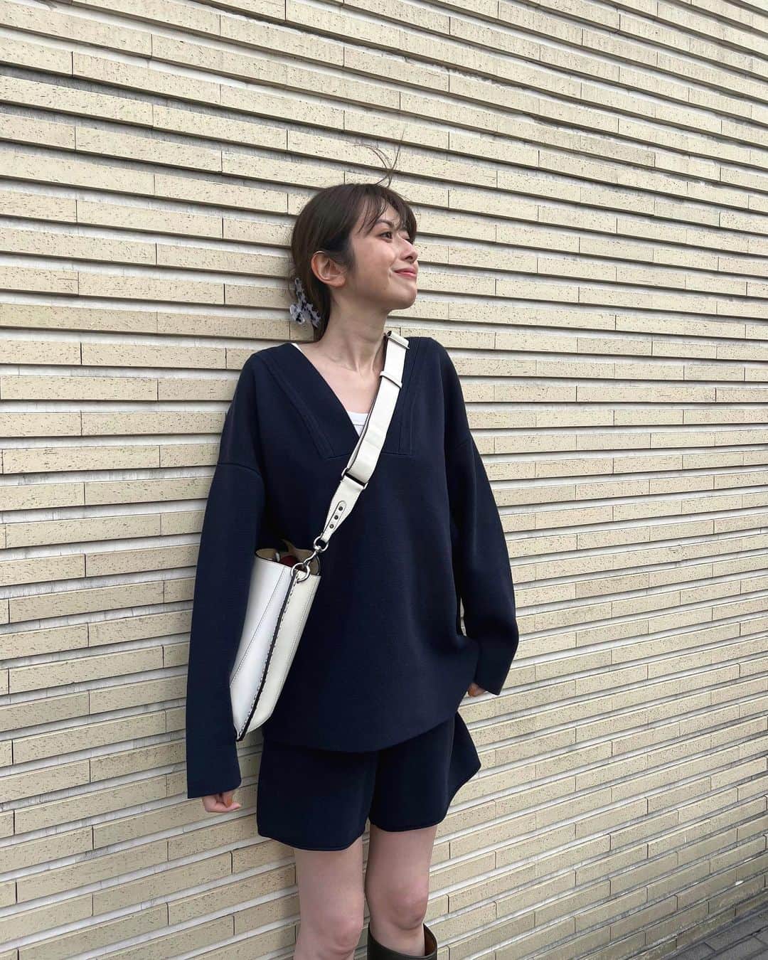 加納奈々美さんのインスタグラム写真 - (加納奈々美Instagram)「白黒の服ばかり着てるけど ネイビーも好きになってきたかもしれない🌃  setup @searoomlynn_official」4月25日 20時18分 - nanami_kano