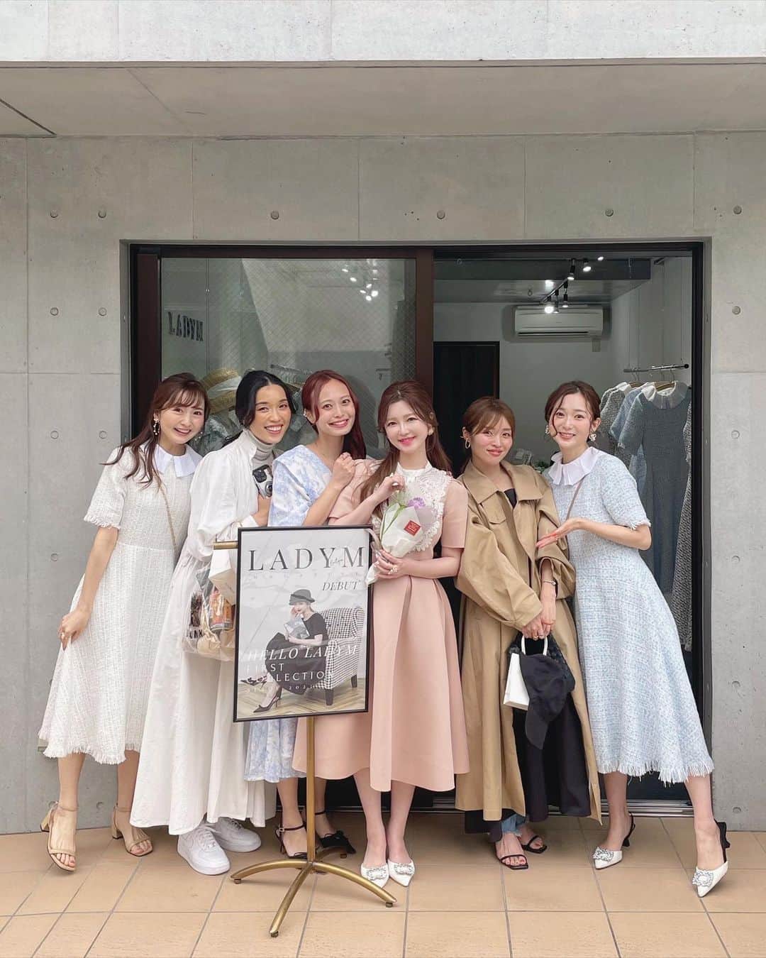 榊本麻衣さんのインスタグラム写真 - (榊本麻衣Instagram)「𖤐 𖤐 ⁡ 展示会ありがとうございました𓂃𓈒𓏸︎︎︎︎ ❤︎ ⁡ ⁡ @tadeaya さんの世界観が センス抜群で本当に素敵でした💛 @ladym_jp ブランドデビュー おめでとうございます🩰🤍 ⁡ @sakiii049 さんのこだわりが沢山詰まった @saki_felice 💓 今回も素敵なアクセサリーが沢山で 新作のハチさんシリーズもほんっとに可愛い🐝.* ⁡ お手伝いさせて頂けて 皆さんに会えて幸せでした🫶❤️ ⁡ ⁡ #LADYM #ラディム #felice #フェリーチェ  #展示会 #たであや共和国」4月25日 20時24分 - maipipii