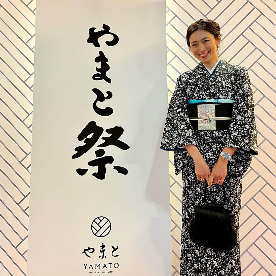 矢原里夏のインスタグラム：「👘 Was invited to the Kimono YAMATO festival. きものやまとさんのイベント #やまと祭り にご招待頂きました。 1部は立川志らくさんの落語。落語初めてだったけど面白かったー！話のプロって凄いですね！ そして2部は太鼓のパフォーマンス。久し振りに芸術で感動しました🥹女性の叩く太鼓がまた凄くカッコよかったですし、すごいパワーと技術でした！  お着物着られて、日本文化にも触れられて良き日でした☺︎ @takayuki.yajima_ センパイお招きありがとうございました（^人^）  #kimono #きものやまと #着物」