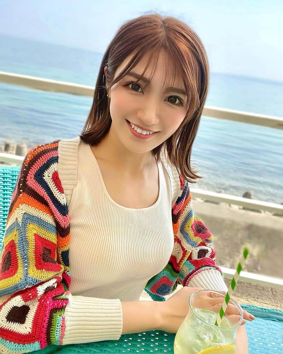 白瀬由莉さんのインスタグラム写真 - (白瀬由莉Instagram)「淡路島いったときの🏝️ 水がすきで海は一生見てられるし お風呂は2時間浸かってるし 洗濯とか洗い物めっちゃすき🤣🩵←  最近投稿頻度高いし コメントもたまってない奇跡🤤✨(自画自賛  明日も素敵な1日を☺️🌈  🌷🧚‍♀️🌻」4月25日 20時31分 - yuri_shirase