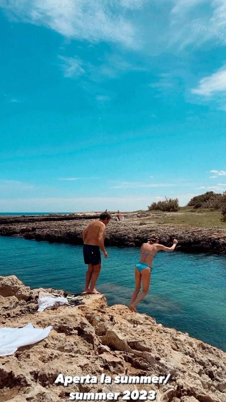 アンナ・デッロ・ルッソのインスタグラム：「Aperta ufficialmente la stagione Summer/Summer2023 ☀️🏖️🏊‍♀️ @paolostella @anteprimaextra」