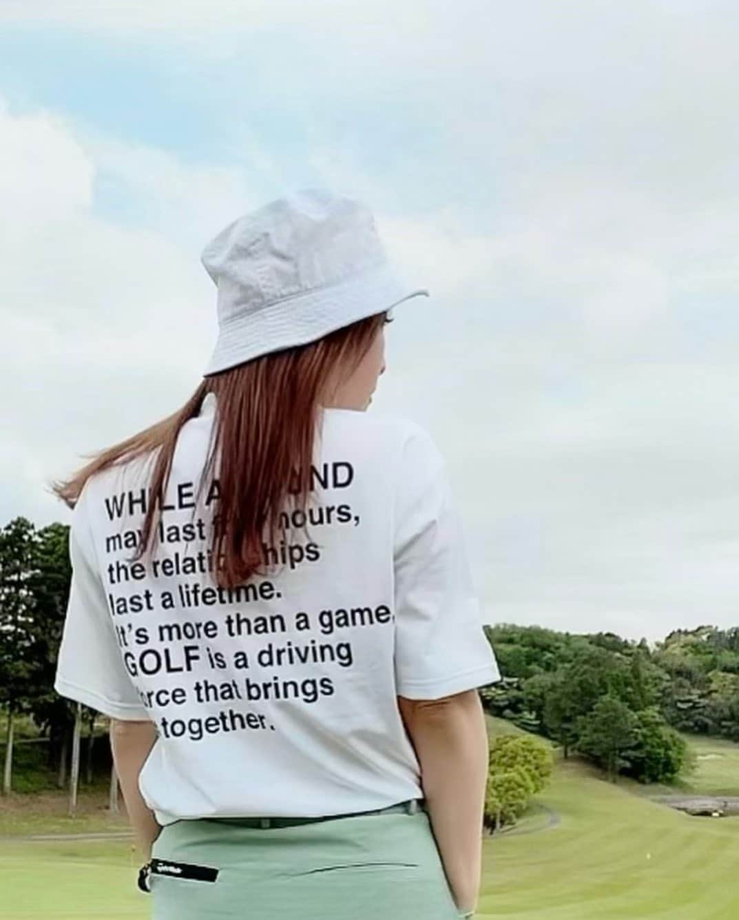 mikaさんのインスタグラム写真 - (mikaInstagram)「♥︎︎∗︎* @taylormade_golf_japan_apparel_   テーラーメイドとUNITED ARROWSコラボの ウエアに一目惚れ♡ トップスはunisexでオーバーサイズ感とか バックロゴが、どタイプすぎるし スカートの淡いカーキが好きなカラーで 見た瞬間この合わせで着たいって思ったの🤭  UNITED ARROWSコラボは大人気みたい なので 気になる人は早めにチェックしてみてね！⬇️ https://result-track.influencer.linkshare.ne.jp/tracking/3491/118  #テーラーメイド #テーラーメイドゴルフ  #テーラーメイドアパレル #taylormade  #taylormadegolf #taylormadeapparel  #tmuaメッセージクーリングssモック #tmuaストレッチ スコート #unitedarrowsgolf #ユナイテッドアローズゴルフ #ユナイテッドアローズ #ゴルフ #golf #ゴルフ女子 #ゴルフ男子 #ゴルフウエア #ゴルフコーデ #pr」4月25日 20時46分 - _mika.___