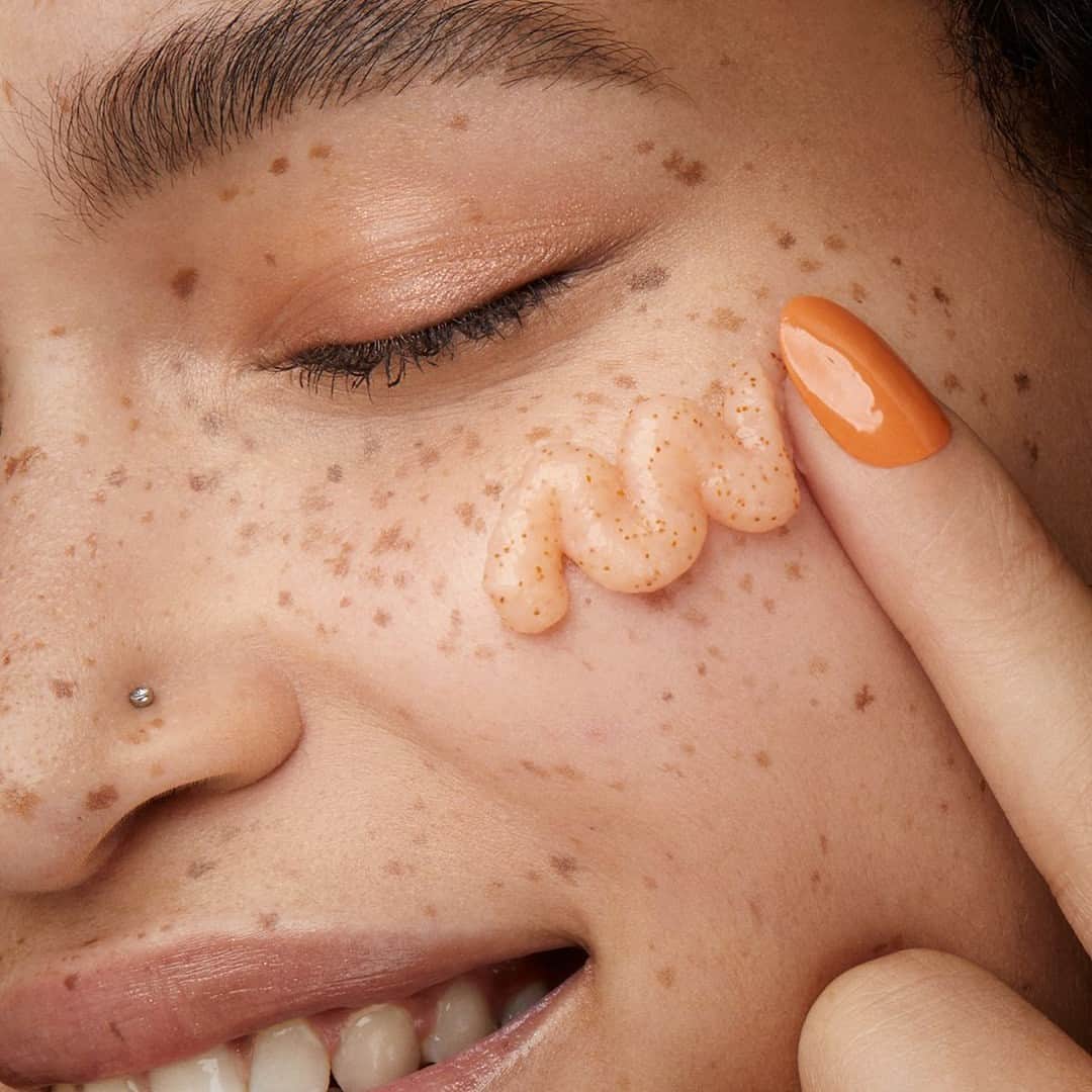 KIKO MILANOさんのインスタグラム写真 - (KIKO MILANOInstagram)「Love the skin you’re in! 🧖‍♀️ Our new #KIKOBeautyRoar 3-in-1 Cleansing Mask will have you doing skincare in style 🤍⁣ 🧡 Enriched with shea butter, argan oil and sweet almond powder⁣ 🧡 Grainy texture that removes impurities⁣ 🧡 Scented with fresh citrus notes⁣ *Arriving soon in the US⁣ ⁣ 3-In-1 Cleansing Mask - Smart Nail Lacquer 154 - Volumizing & Curling Effects Mascara 02 - Ph Colourful Lip Balm⁣ ⁣ ⁣」4月25日 20時40分 - kikomilano