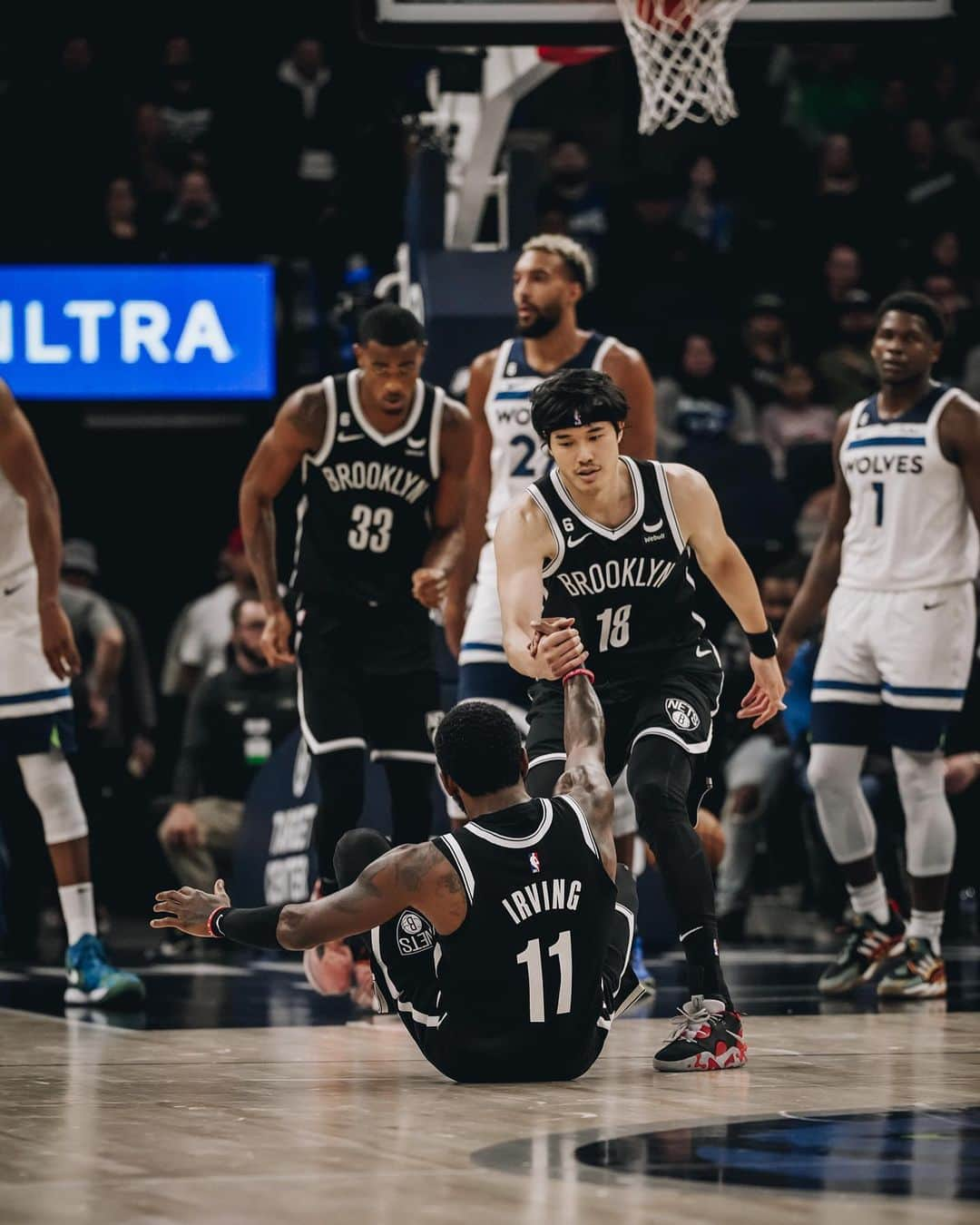 渡邊雄太さんのインスタグラム写真 - (渡邊雄太Instagram)「Year 5 in the book ☑️  Thank you Brooklyn for your support throughout the season🙏  今シーズンもたくさんの応援ありがとうございました。何もかも成長に繋がりました！ もっといろいろ書きたいですが、濃すぎたシーズンすぎて書ききれません😂」4月25日 20時40分 - yutawatanabe12