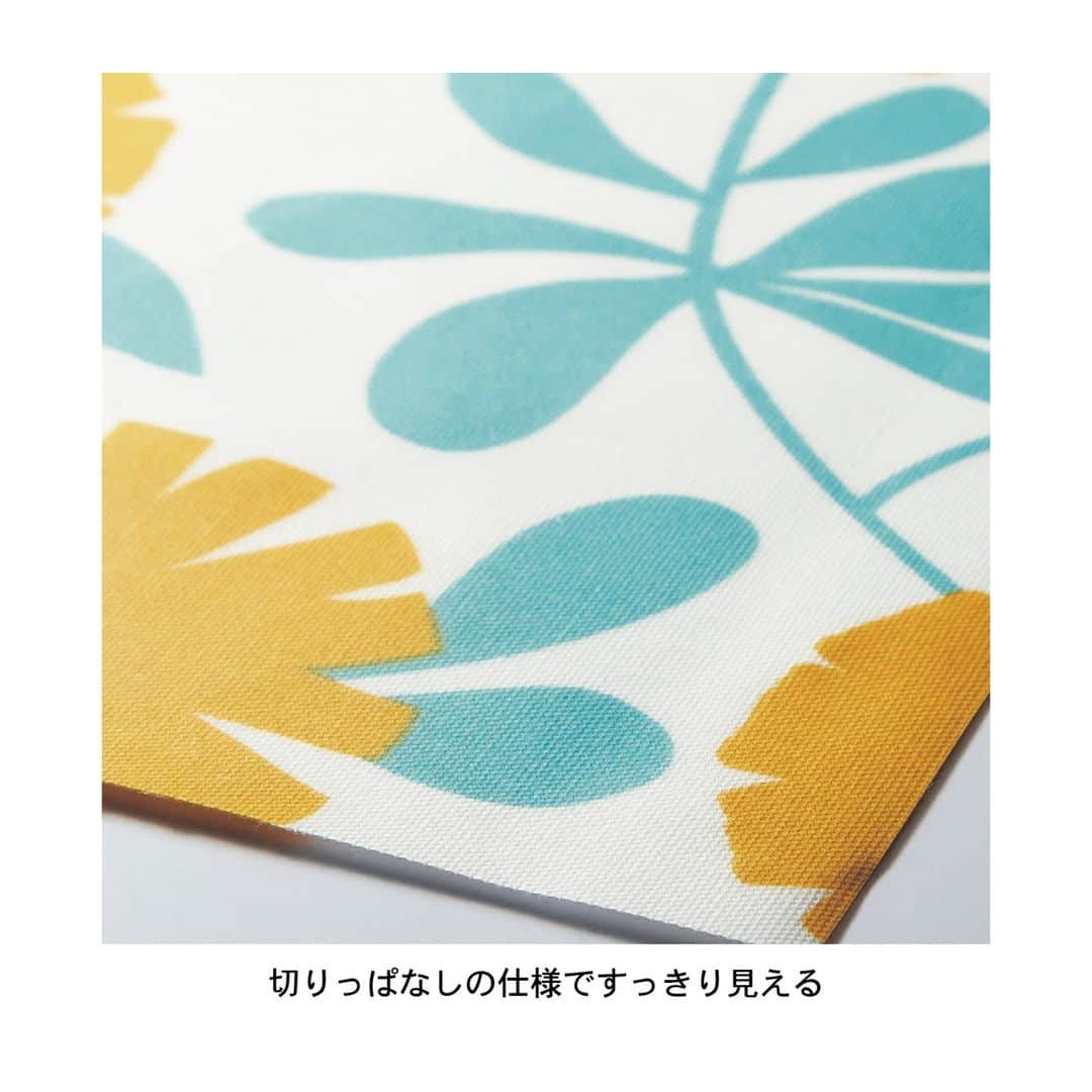 mini_labo_jp(ミニラボ) さんのインスタグラム写真 - (mini_labo_jp(ミニラボ) Instagram)「𓍯   𓂃◌𓈒𓐍  テーブルにお花が咲いたよう   𓂃◌𓈒𓐍  ☞拭ける防水テーブルクロス／ダリア  夏らしいさわやかなミニラボ柄がかわいいテーブルクロス。 テーブルにかけるだけで食卓が明るく、すっきりとした印象に。 シンプルなガラスや白地の食器が映えそうです。  ~~~~~~~~~  ミニラボ夏号発刊プレゼントキャンペーン実施中 《期間:2023年5月18日(木)まで》  詳しくは、画像をタップして商品ページをご確認ください。 ~~~~~~~~~  #minilabo #ミニラボ #ベルメゾン #BELLEMAISON #テーブルクロス #テーブルコーディネート #夏コーデ #花柄 #丁寧な暮らし #刺繍 #おしゃれな暮らし #日常を大切に #暮らしを楽しむ #シンプルに暮らす #リモートワーク #在宅ワーク」4月25日 20時41分 - mini_labo_jp