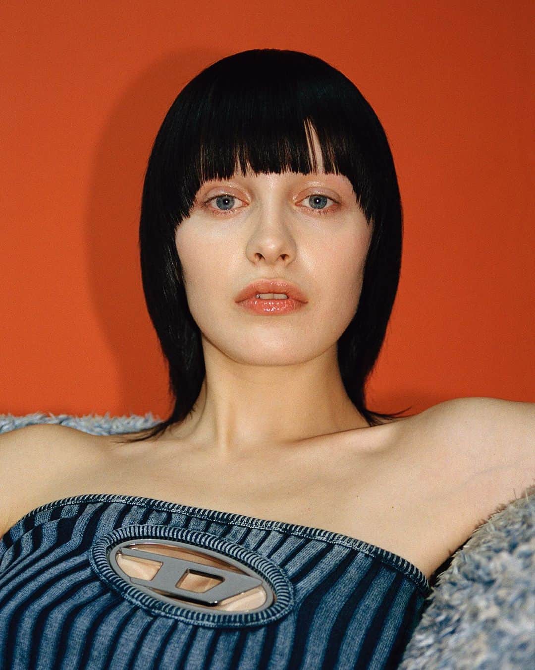 ディーゼルのインスタグラム：「Close to the heart.  The Oval D hardware logo, woven into the chest of a knit top, is an emblem of the Diesel values of freedom, self-expression, rebellion and irreverence.  Shop at the link in bio.  #ForSuccessfulLiving」