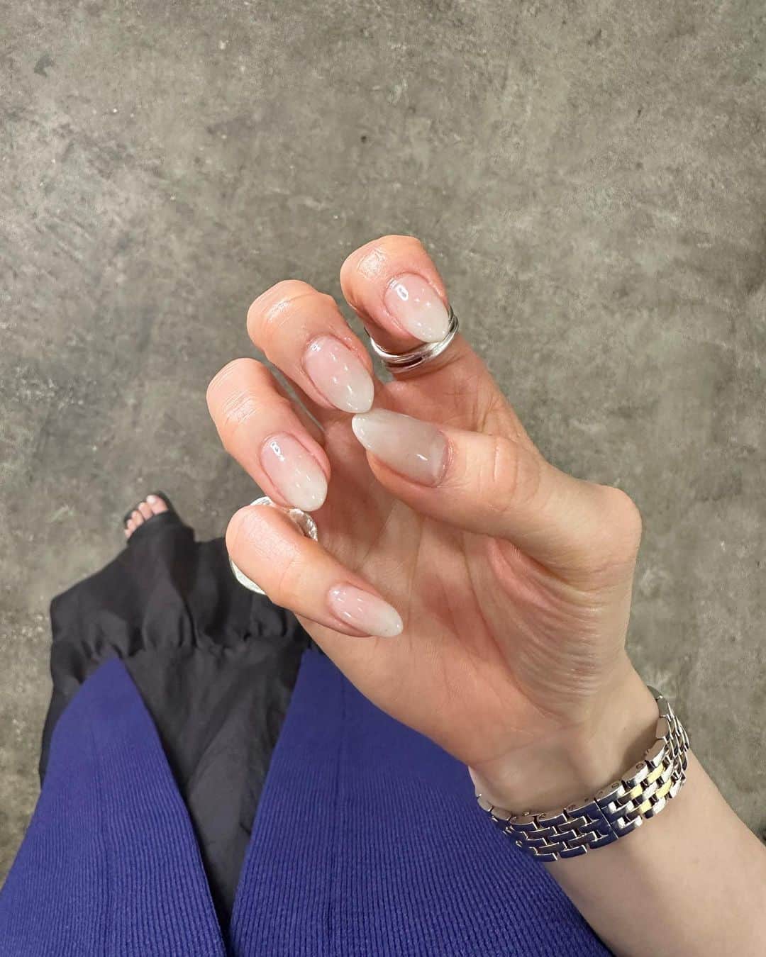 金澤楓さんのインスタグラム写真 - (金澤楓Instagram)「Gradation Nail.  やっぱり手元は上品なのが好き。 爪の形も継続中  お気に入り♡  #nail#フレンチネイル#グラデーションネイル#シンプルネイル#かえでのねいる」4月25日 20時44分 - kae_o51o