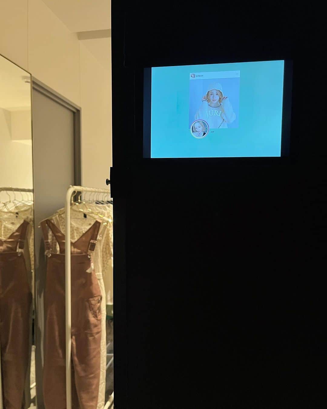 じゅりのインスタグラム：「🧺ˎˊ˗  この前の日曜日のフリマわざわざ来てくれた子ありがとー😭🫶🤍 みんなに会えるしまたフリマしたいなって思った💭 アイテムもほぼほぼ完売してびっくり🥺❕ 私の大切なお古アイテム たくさん使ってくれると嬉しいです🤍  仕事新しく初めてこういうイベントに出る機会は もう少なくなってしまうけど 今回出れてほんとよかったし思い出になりました🕊️♡  主催者の方、スタッフさん 参加者の皆様もお疲れ様でした🥳💫 また機会がありましたらよろしくお願いします🥰  #フリーマーケット #フリマ」