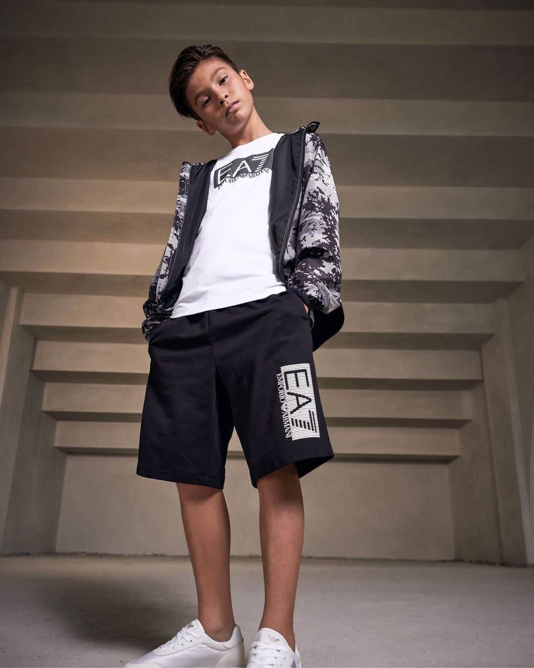 Armani Officialさんのインスタグラム写真 - (Armani OfficialInstagram)「Cute and casual. Discover the #EA7  Junior collection at the link in bio.⁣」4月25日 21時00分 - emporioarmani