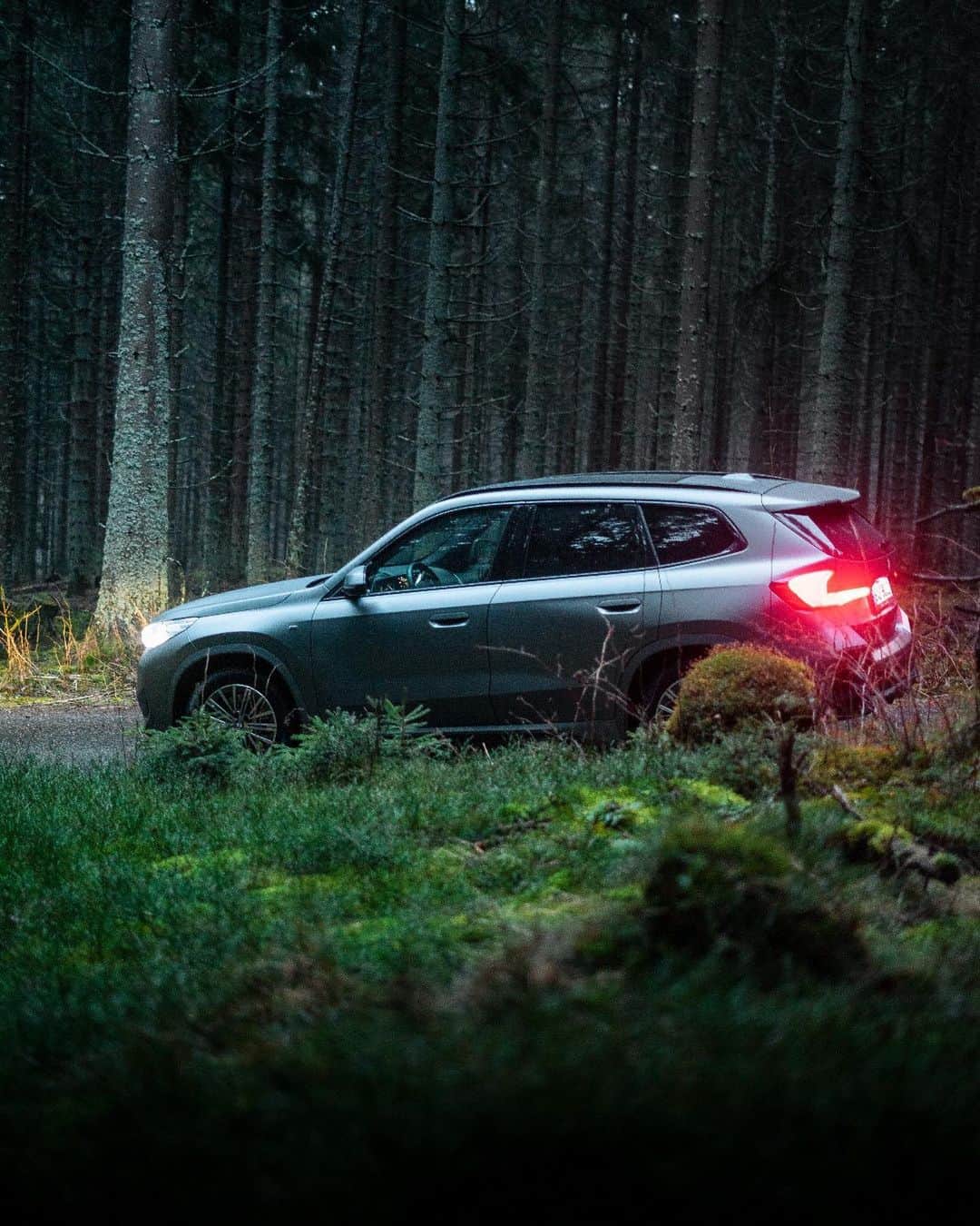 BMWさんのインスタグラム写真 - (BMWInstagram)「Taking on the elements 🌧🌲 📸: @thefilipstehlik @bmwcz #BMWRepost    The BMW X1. #THEX1 #BMW #X1 __ BMW X1 xDrive23i: Combined fuel consumption: 7.3–6.5 l/100 km. Combined CO2 emissions: 165–146 g/km. All data according to WLTP. Further info: www.bmw.com/disclaimer」4月25日 21時03分 - bmw