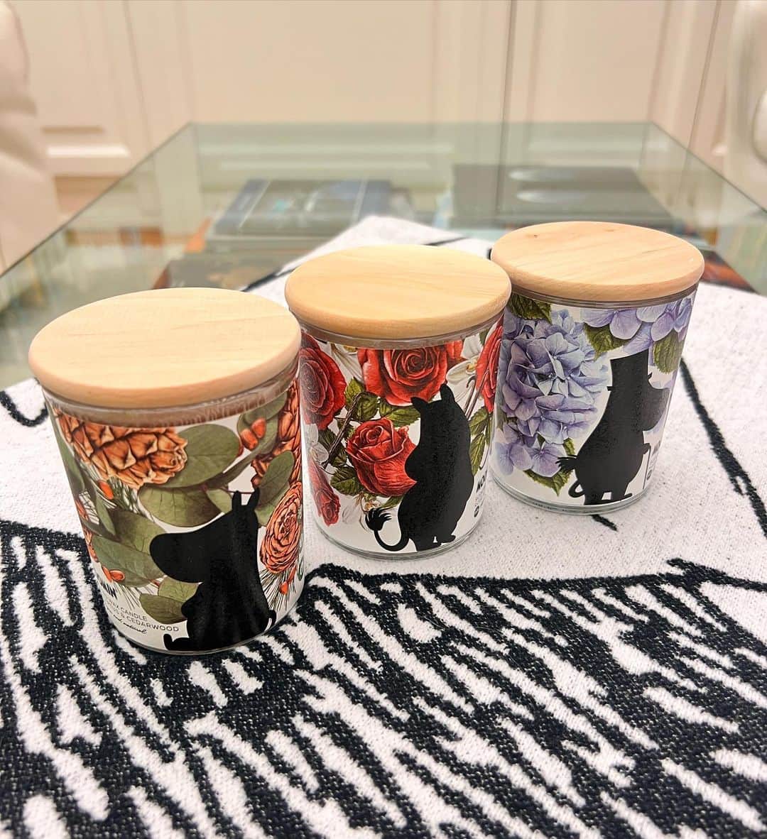 ムーミンさんのインスタグラム写真 - (ムーミンInstagram)「A requested favourite that adds a touch of Moomin to your day - these delightful new MiLu Moomin scented candles are a lovely addition to cosy nights at home! ❤️  From rose & vanilla to eucalyptus there are three captivating scents available. Which one would you choose?🧐  Find them on the shop (link in bio) 🌟  #moomin #moominofficial #moominshop」4月25日 21時12分 - moominofficial