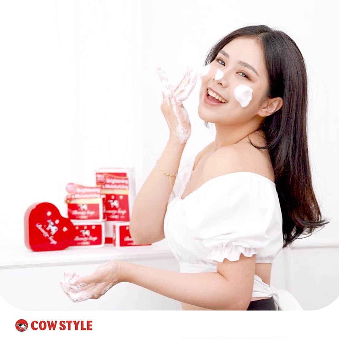 COWSTYLEIDのインスタグラム：「Kamu sependapat ngga sama kak @angelinasetiadii?  MinCow sih setuju banget! 💯 deh buat kak Angelina  Buat kamu yang punya kulit kering kusam, Beauty Soap Red Box mengandung Japan Wagyu Oil & Squalane yang bakal bikin kulit kamu lembab & lebih cerah ✨   Tap link di bio ya, promo Lebaran 20% masih valid!  #cowstyleindonesia #cowstylebeauty #beautysoapredbox #redboxsoap #sabunpremium #japanesesoap #premiumbarsoap」