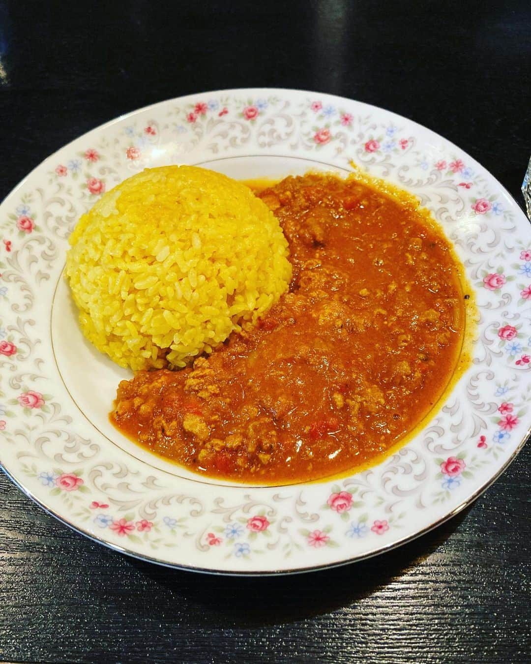 笑福亭生寿のインスタグラム：「【神戸新開地喜楽館昼席 2日目】  本日は早めに新開地に入り29日(土)開催【朝パル落語会】会場のパルシネマさんの下見へ  非常に良い雰囲気で『ねずみ』をするのが楽しみです  一緒に出演の小鯛さんも入念に会場チェック  その後に《ドミロン》さんで「キーマカレー」 初めてお邪魔しましたがめちゃうま 新開地って本当に良いお店が多い  今日のネタは『蛸芝居』 寄席で初めて掛けました よく笑って下さり良かったのかな？  明日は休演 今週いっぱい頑張ります  #落語 #上方落語 #笑福亭生寿 #落語好きな人と繋がりたい #寄席好きな人と繋がりたい」