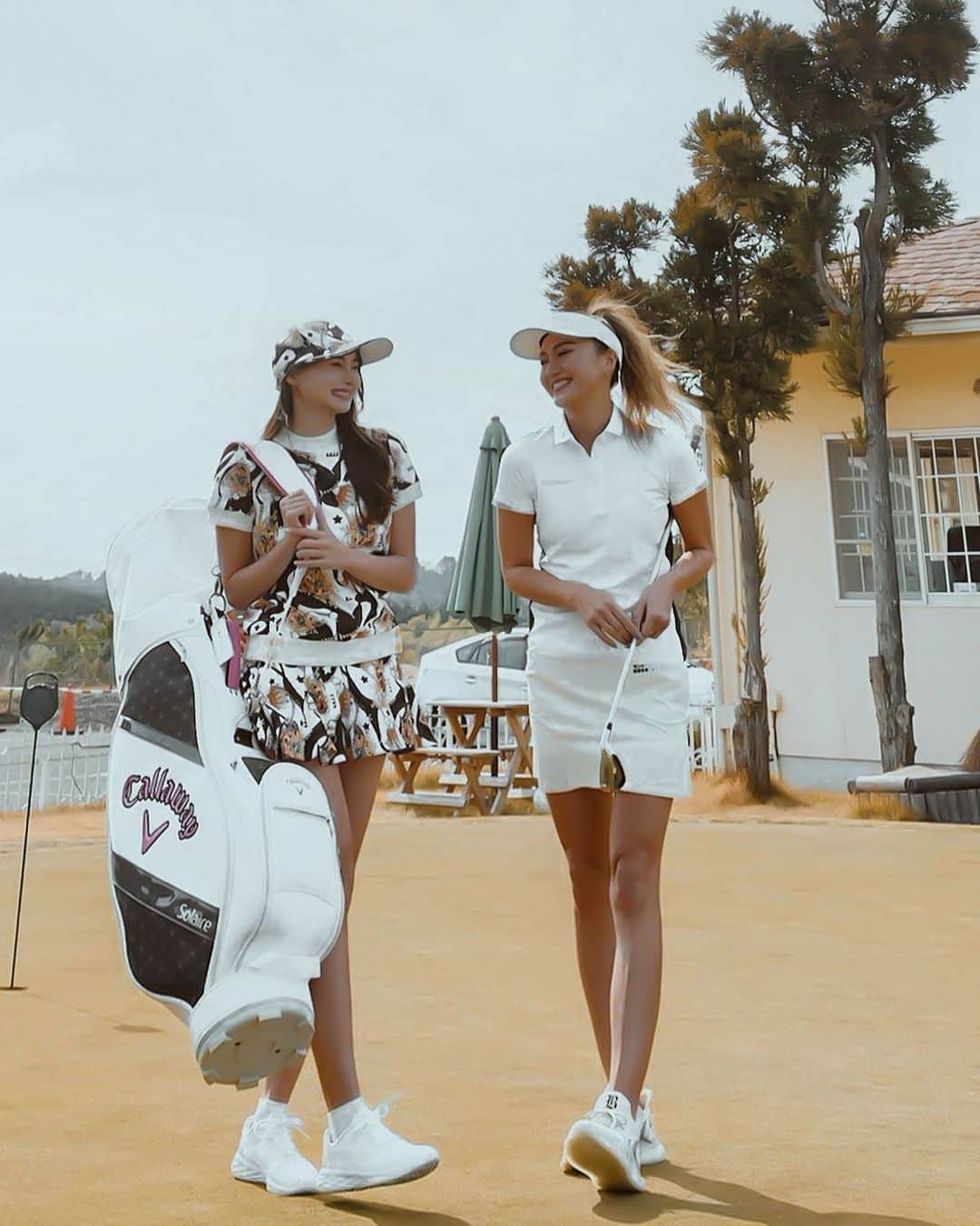 Miwakoのインスタグラム：「Golf shooting⛳️ Wear: @bbco_online  With: @momoko_takasaki  ♡♡♡ ・ ・ ・ #golf  #golfday  #golfgirls  #golfgirlsofinstagram  #girlsgolf  #bbco  #golfcode  #golfwear  #ゴルフ女子  #ゴルフ男子  #ゴルフウェア  #ゴルフコーデ  #ゴルフウェアレディース  #ゴルフ女子コーデ  #ゴルフバカ  #ゴルフファッション  #ゴルフのある生活  #ミワママコーデ」
