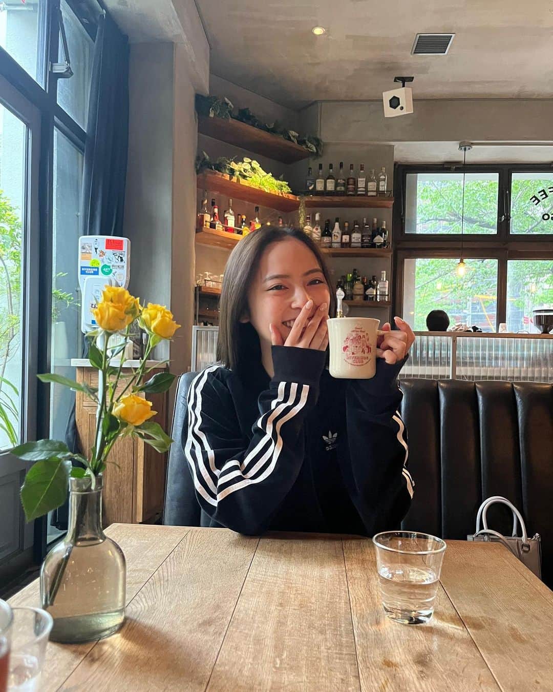 池上紗理依さんのインスタグラム写真 - (池上紗理依Instagram)「ゆるーいday😇 ただ服を着て外出のコーヒー時間☕️ こんな日はよくあります。笑」4月25日 21時20分 - sarii_ikegami